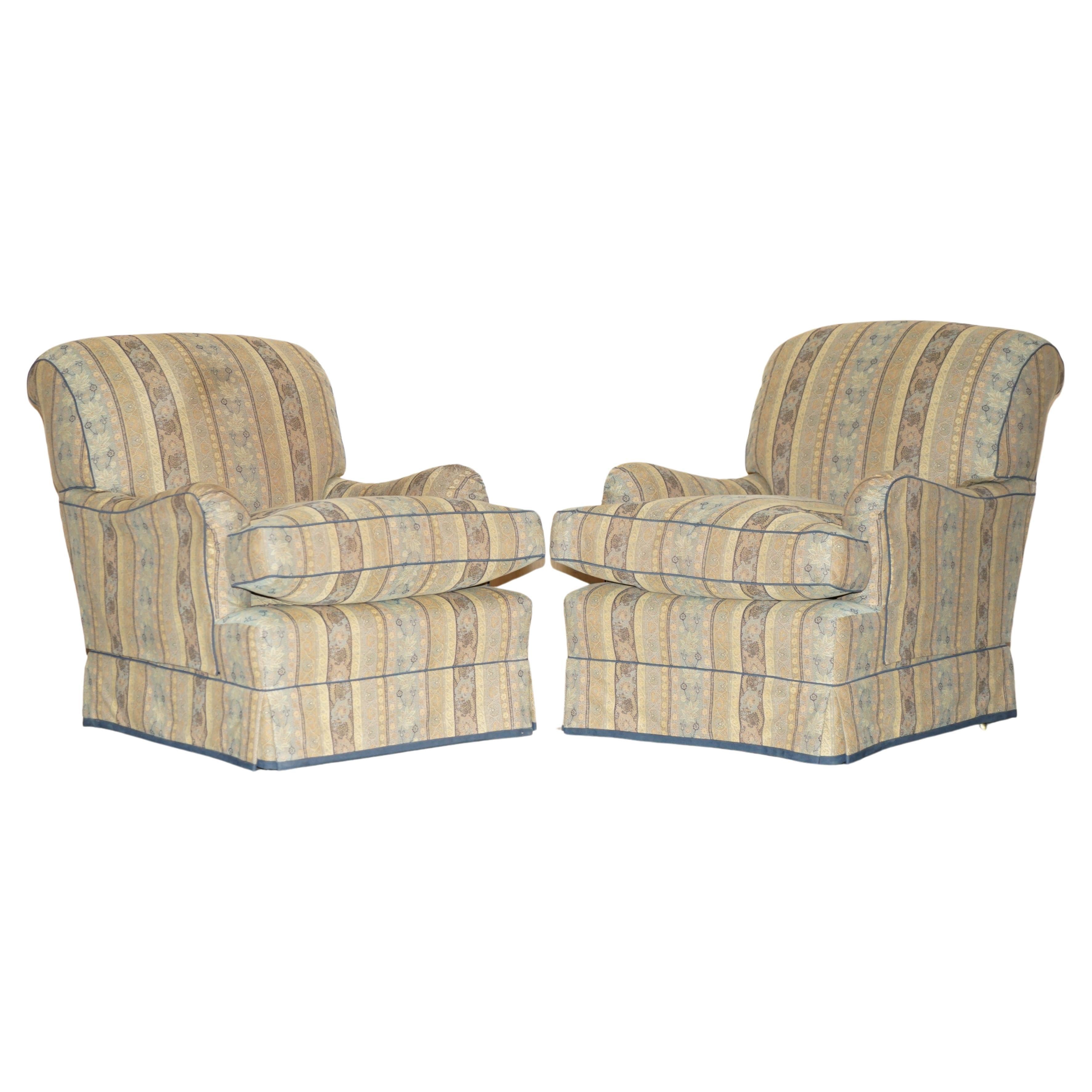 PAIR OF HOWARD & SON'S BRIDGEWATER MODEL EASY ARMCHAiRS WITH FULL STAMPED LEGS For Sale