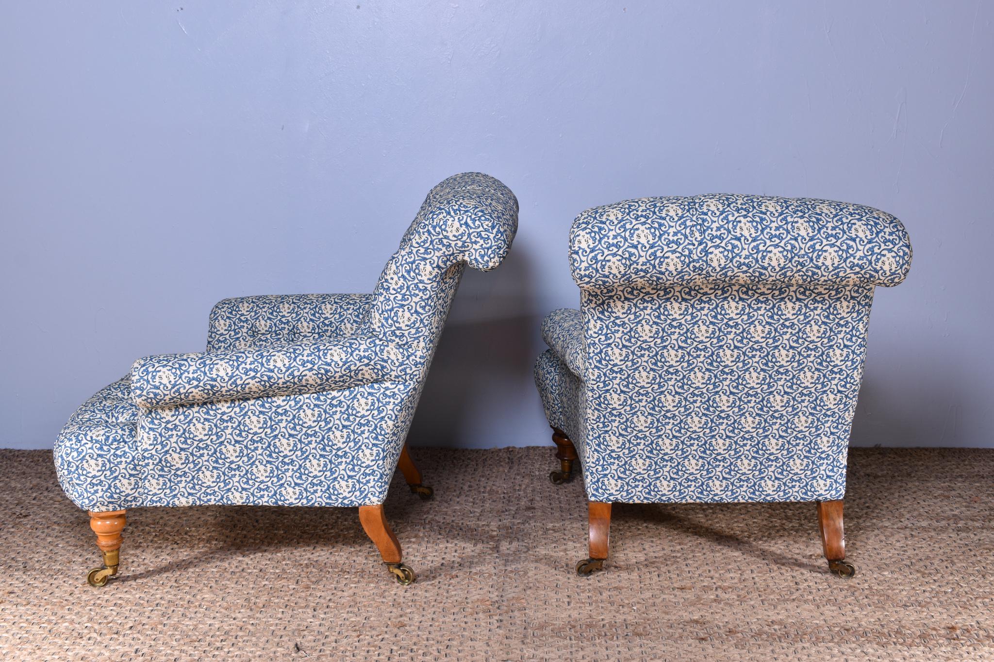 Pair Of Howard & Sons Deep-Buttoned Armchairs In Good Condition For Sale In Darlington, GB