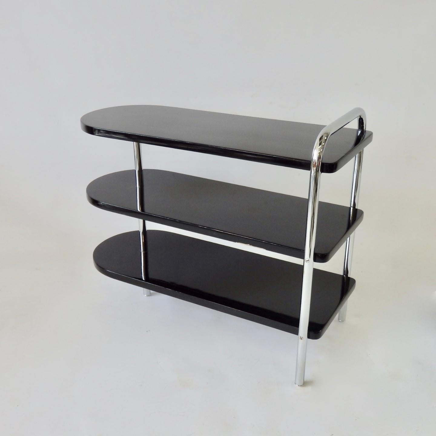 Pair of Howell Black Lacquered and Chrome Art Deco Machine Age Side Tables In Excellent Condition In Ferndale, MI