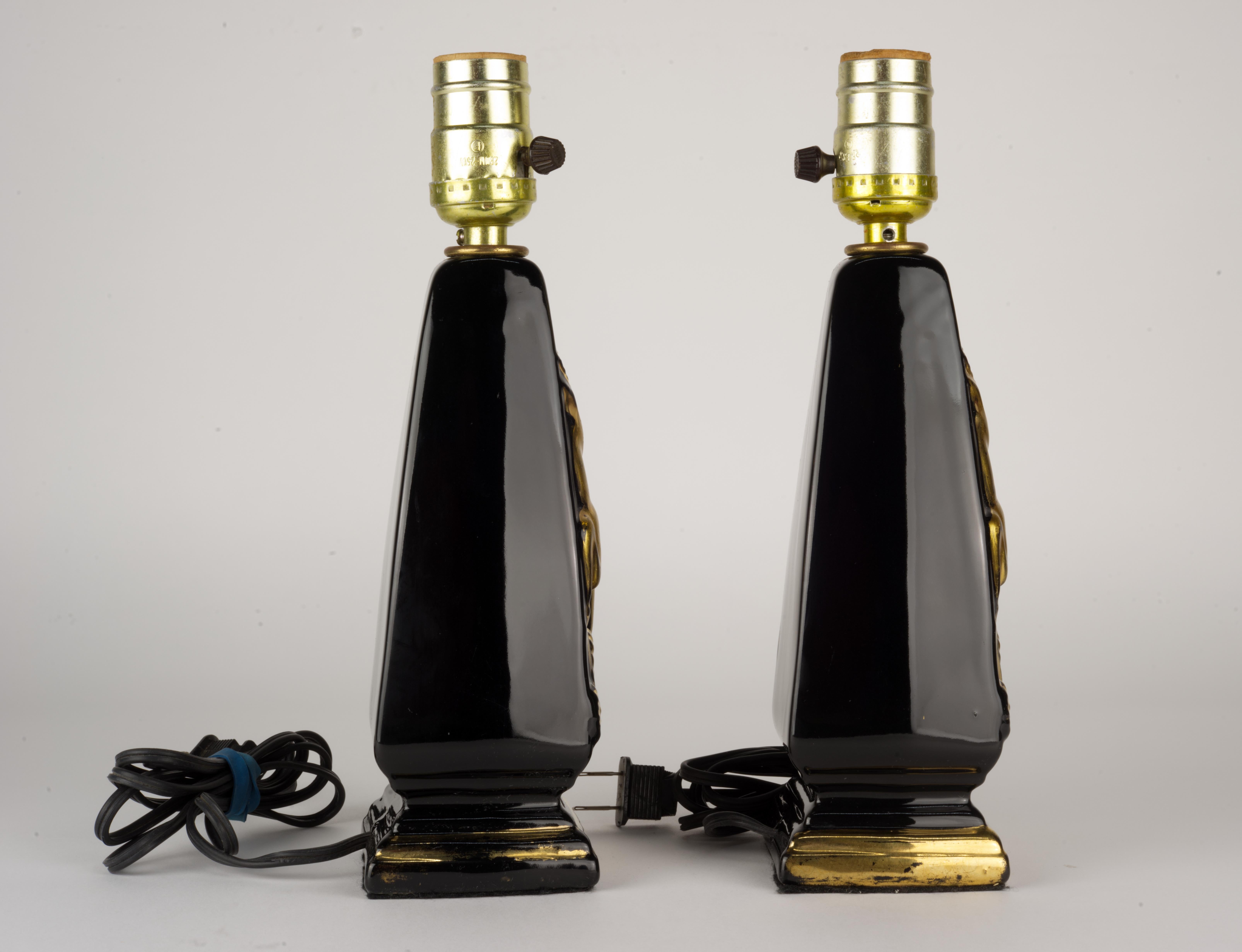 Américain Paire de lampes de table d'appoint Howell en céramique noire et or moderne du milieu du siècle dernier en vente