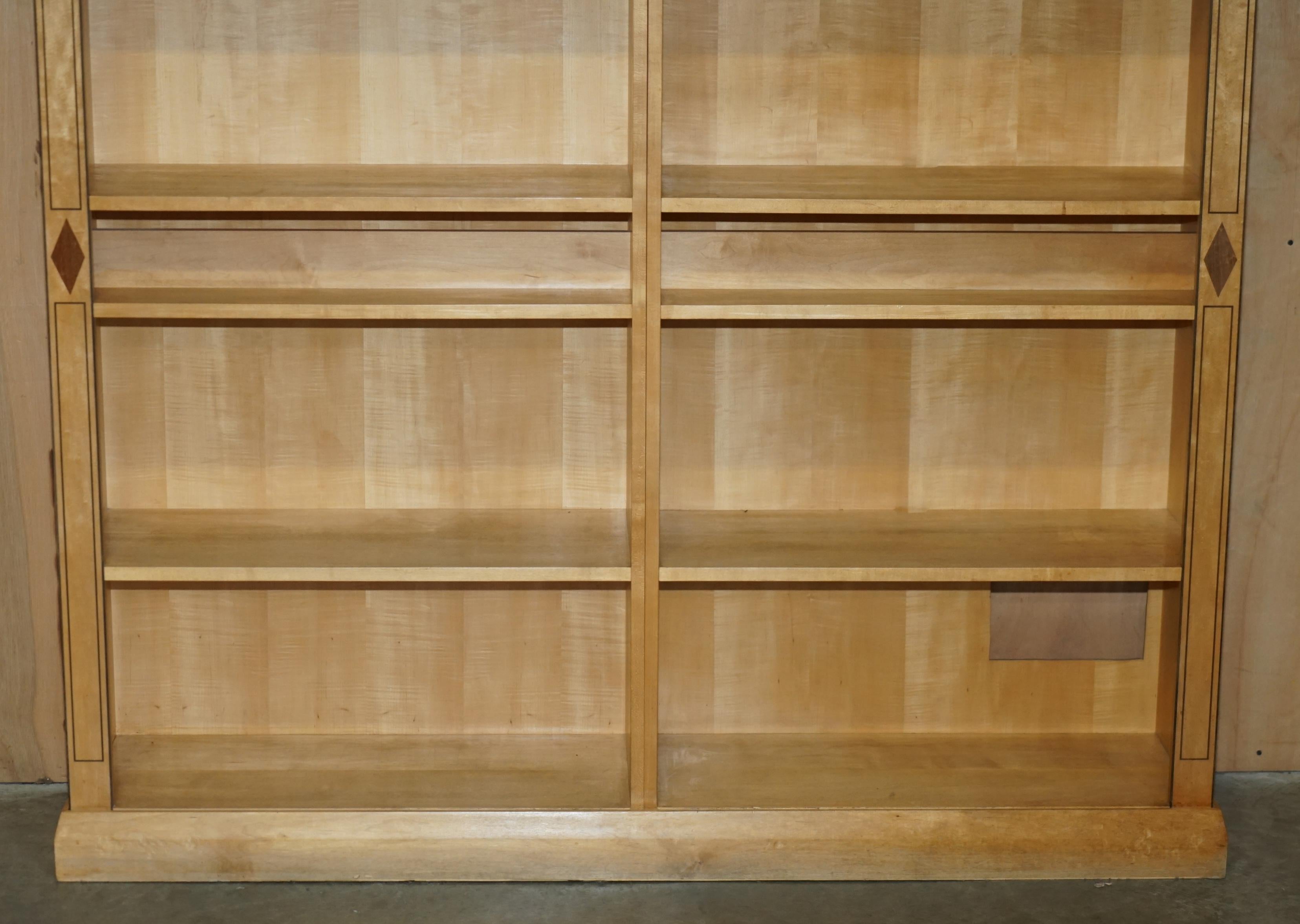 COPPIA DI ENORMI LIBRERIE DI 2,5 METRI DI ALTEZZA SATINATE IN BIRCE E NOCE in vendita 9