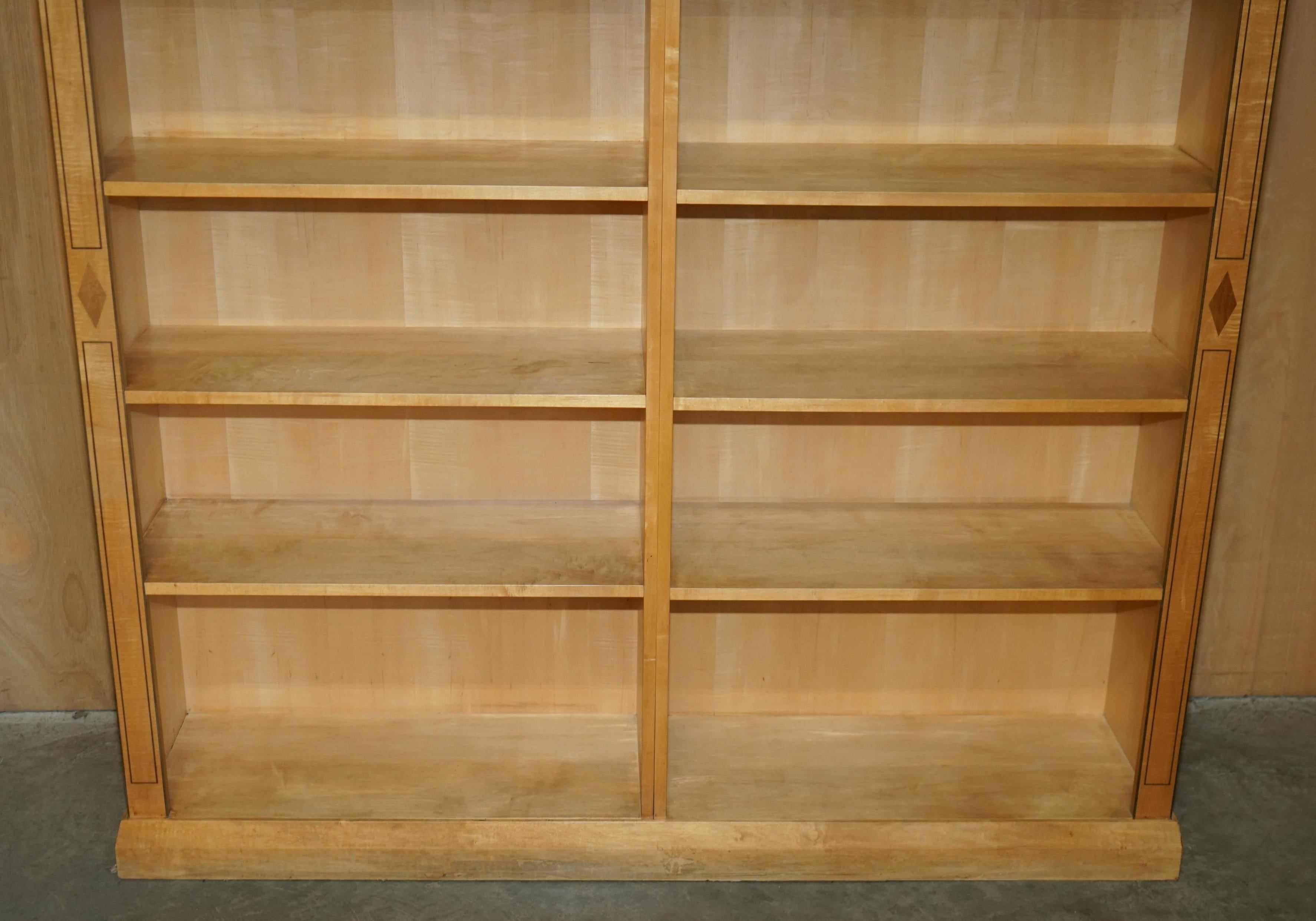 COPPIA DI ENORMI LIBRERIE DI 2,5 METRI DI ALTEZZA SATINATE IN BIRCE E NOCE in vendita 1