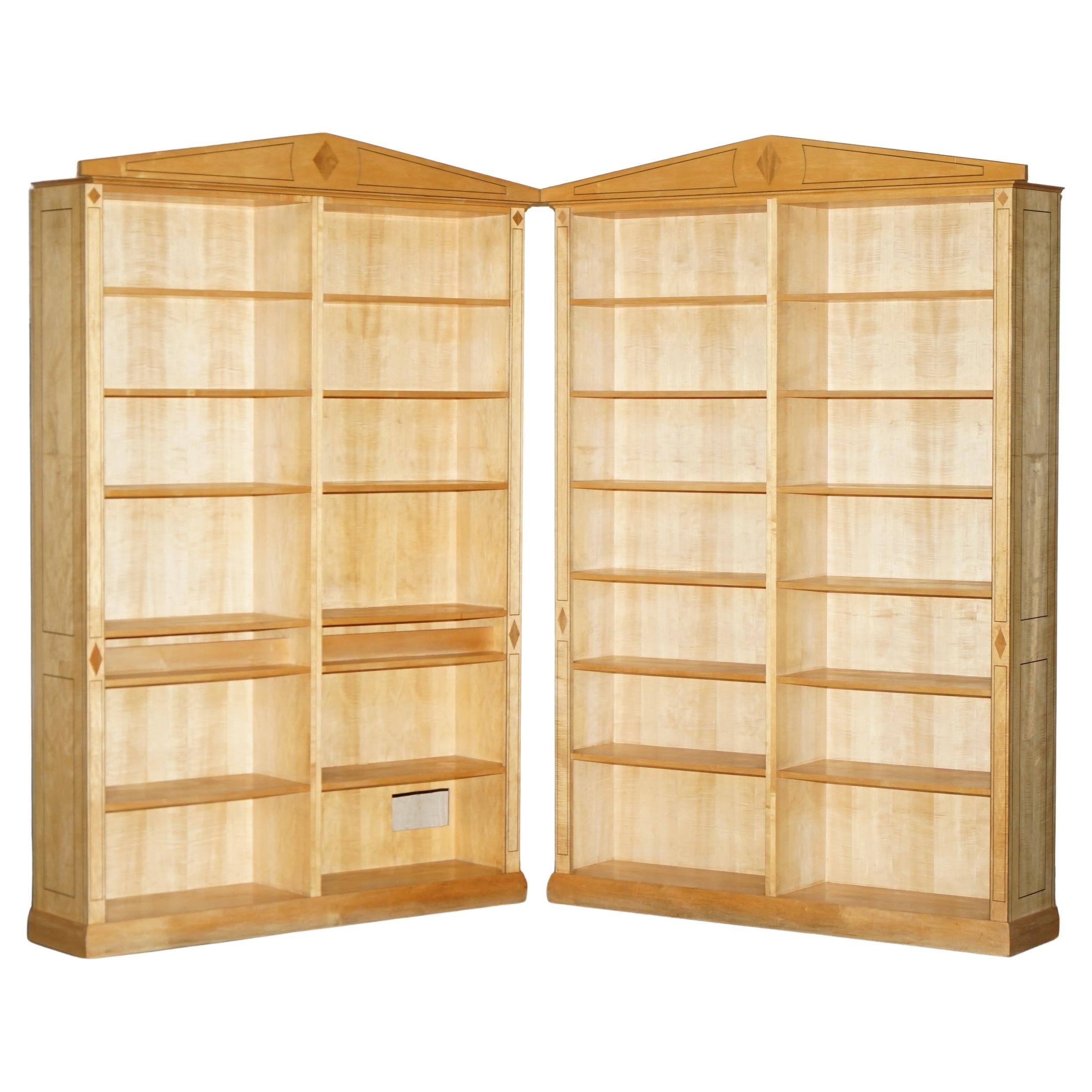 PAR DE GRANDES LIBRERÍAS DE ABEDUL DE 2,5 METROS DE ALTURA EN ABEDUL SATINADO Y MADERA DE NOGAL