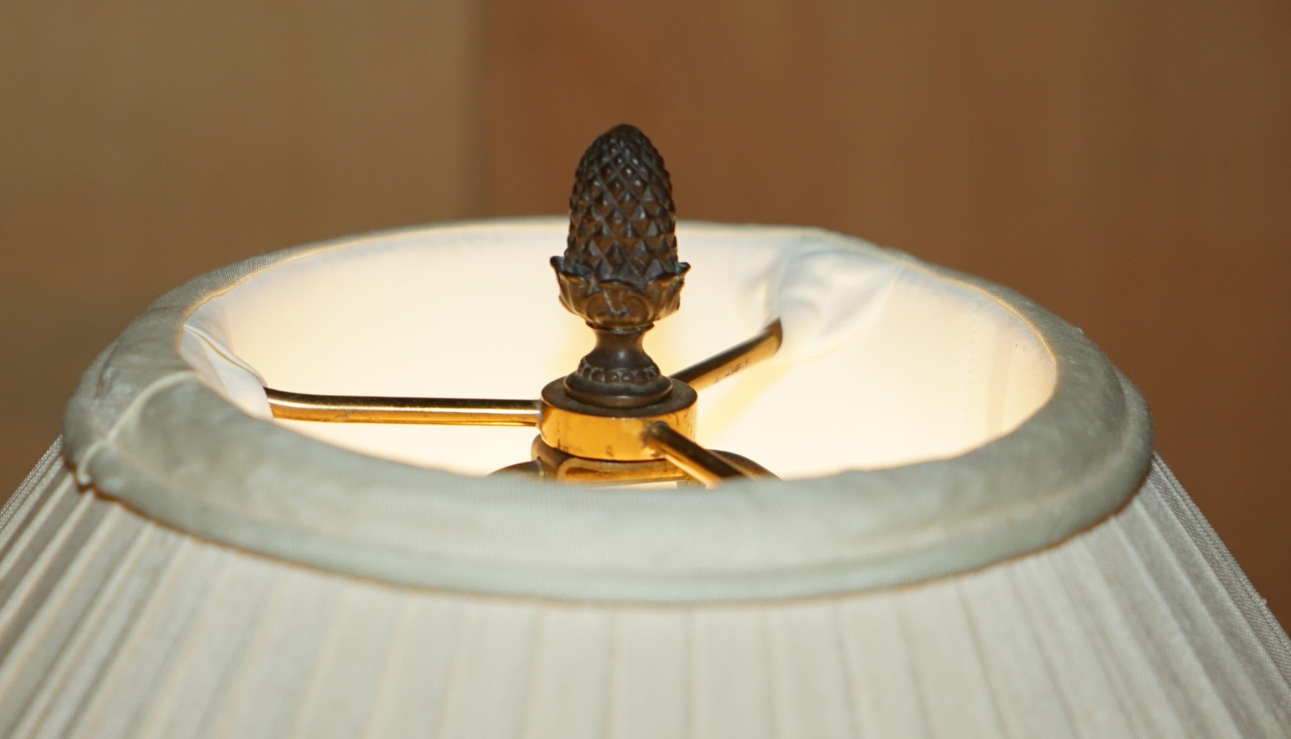 PAIR OF HUGE 95CM GRAND TOUR STYLE ROMAN CORiNTHIAN PILLAR BRASS DESK LAMPS For Sale 3