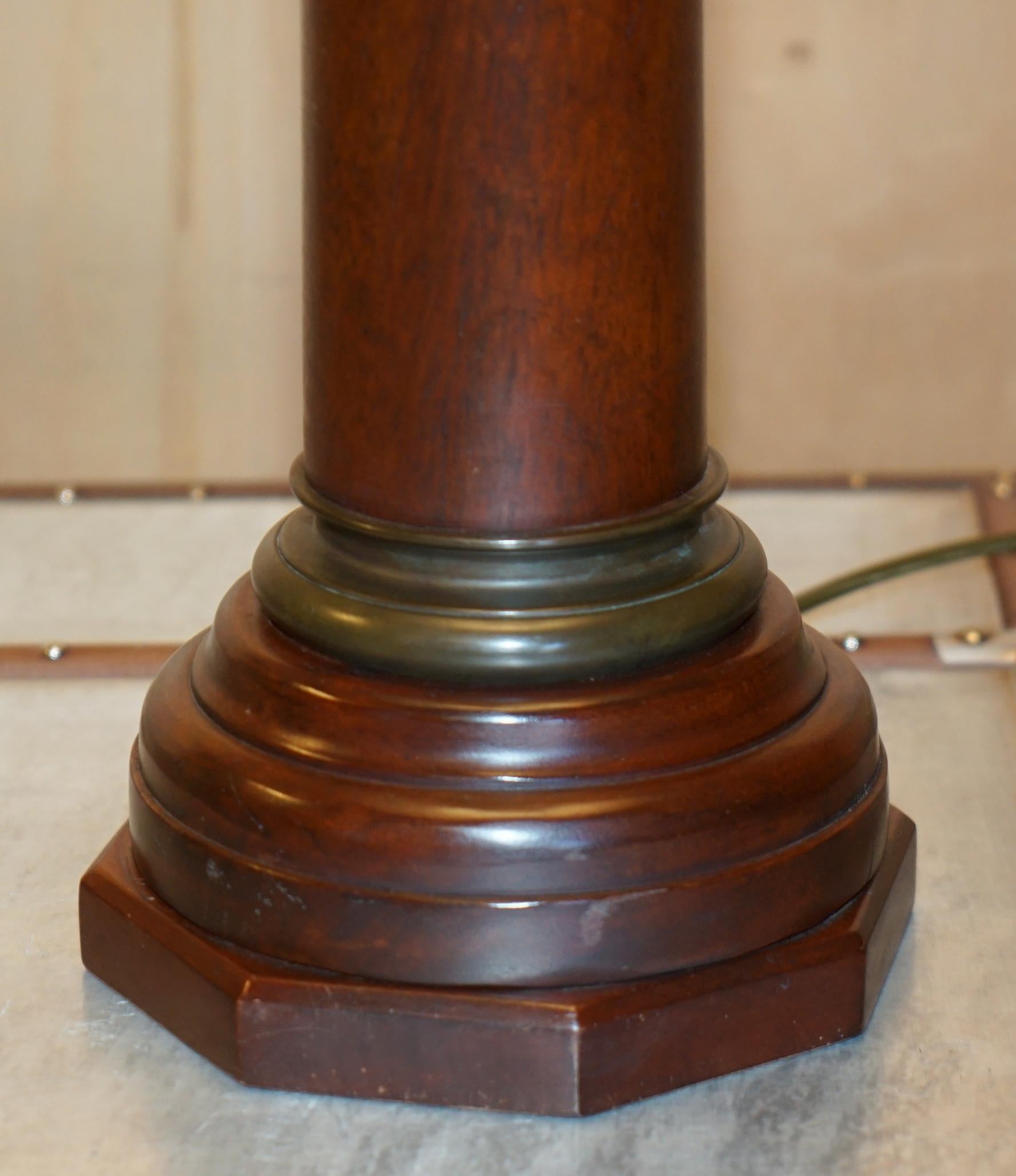 20th Century PAIR OF HUGE 95CM GRAND TOUR STYLE ROMAN CORiNTHIAN PILLAR BRASS DESK LAMPS For Sale