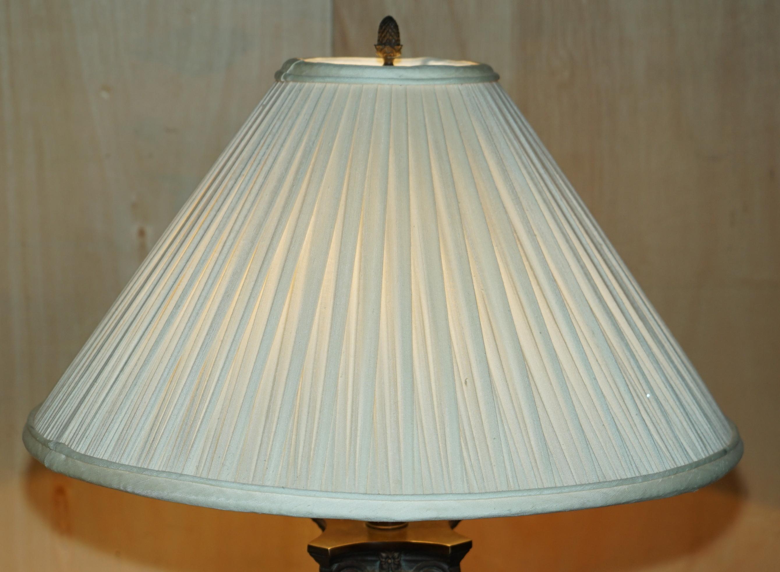 PAIR OF HUGE 95CM GRAND TOUR STYLE ROMAN CORiNTHIAN PILLAR BRASS DESK LAMPS For Sale 2