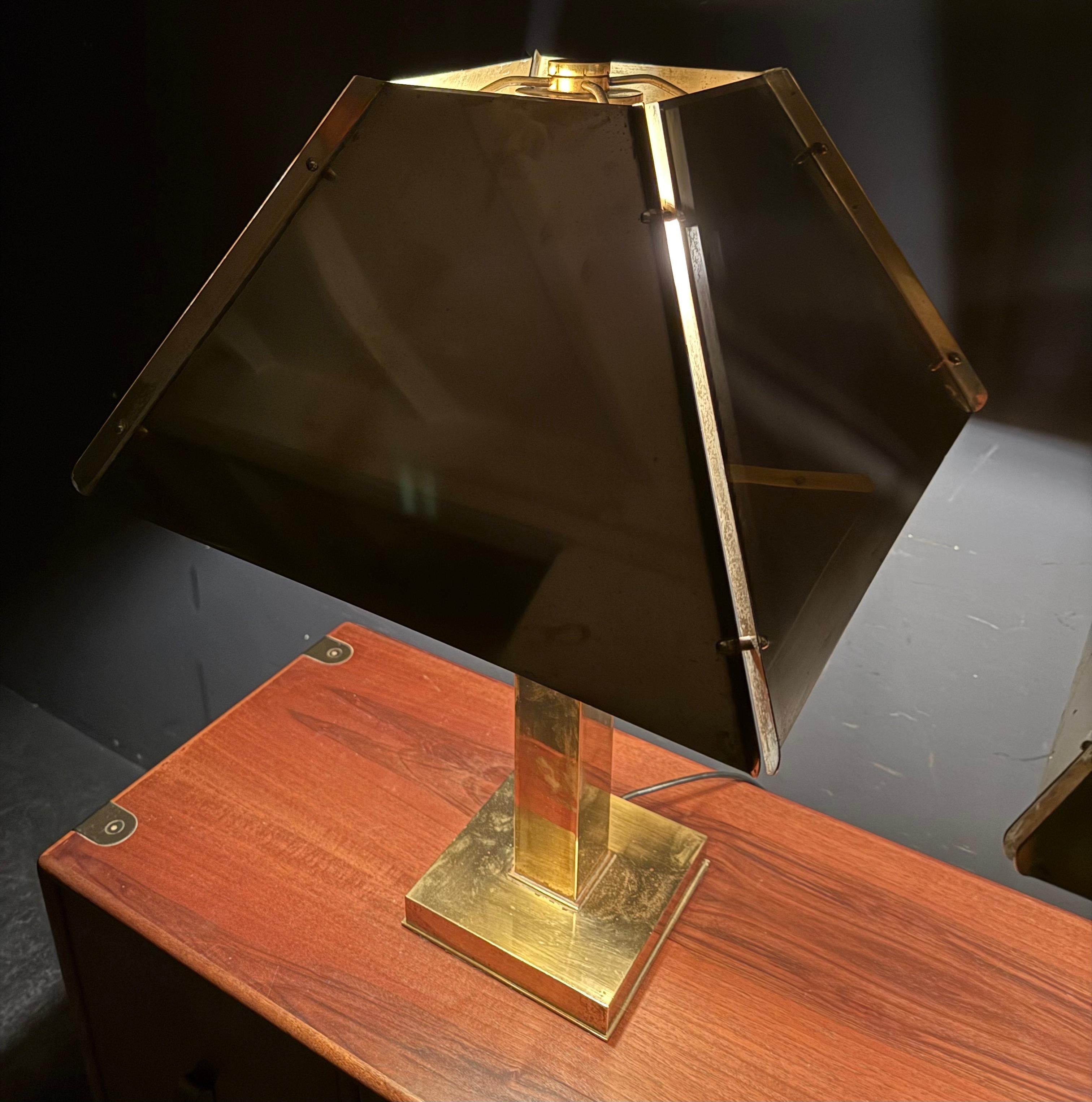 Paire d'énormes et lourdes lampes de table en laiton att. curtis jere en vente 3