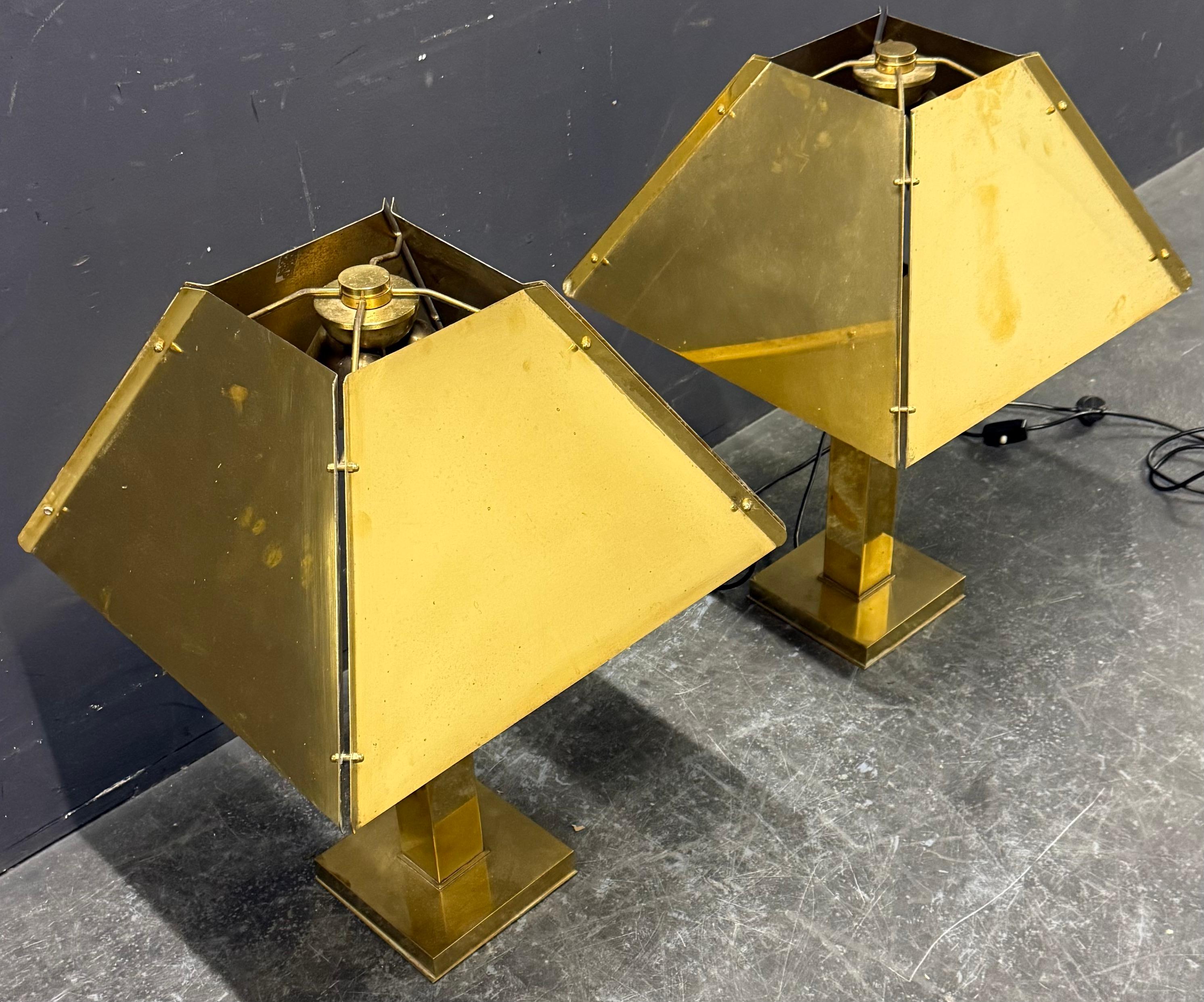Paire d'énormes et lourdes lampes de table en laiton att. curtis jere en vente 12