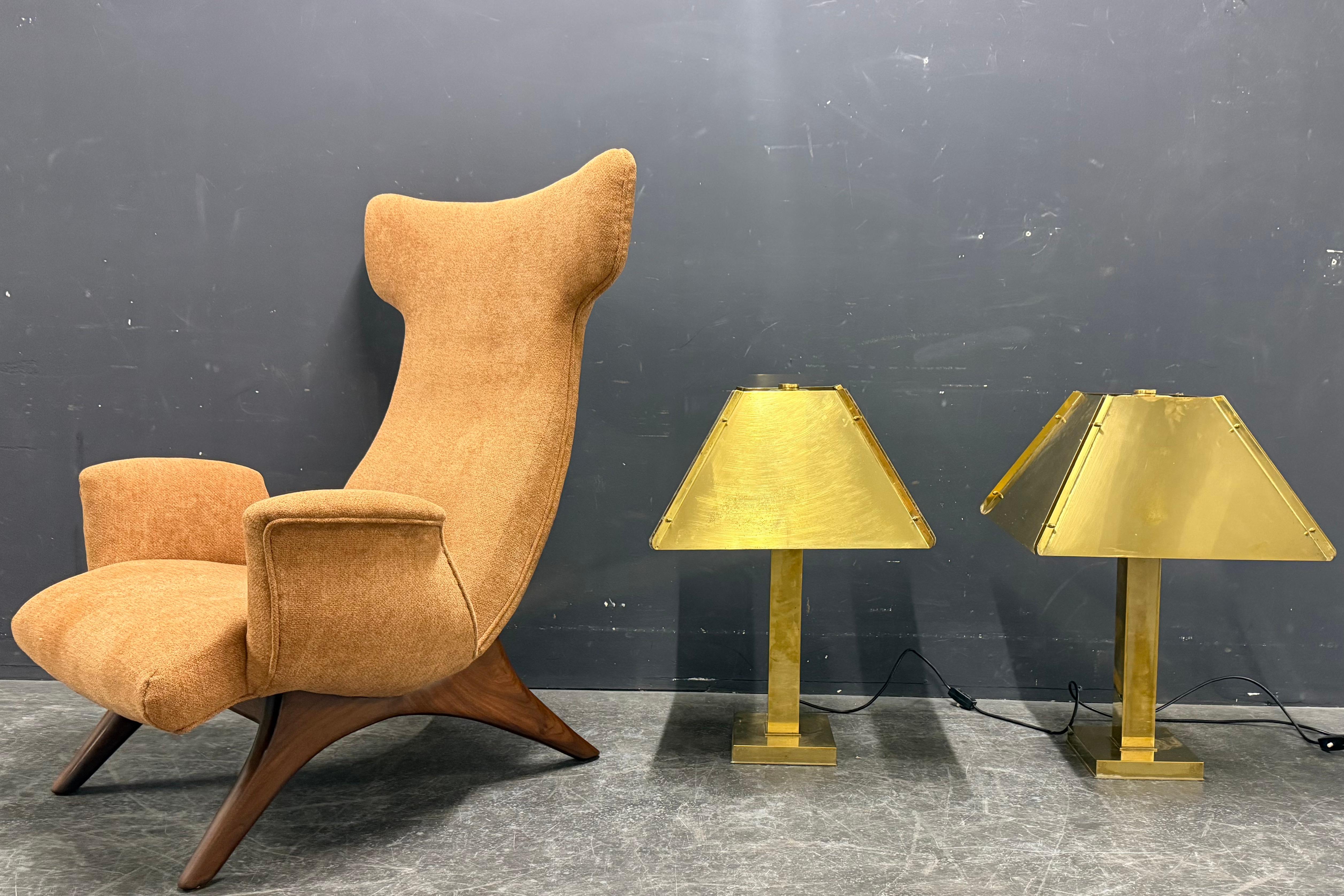 Paire d'énormes et lourdes lampes de table en laiton att. curtis jere en vente 13