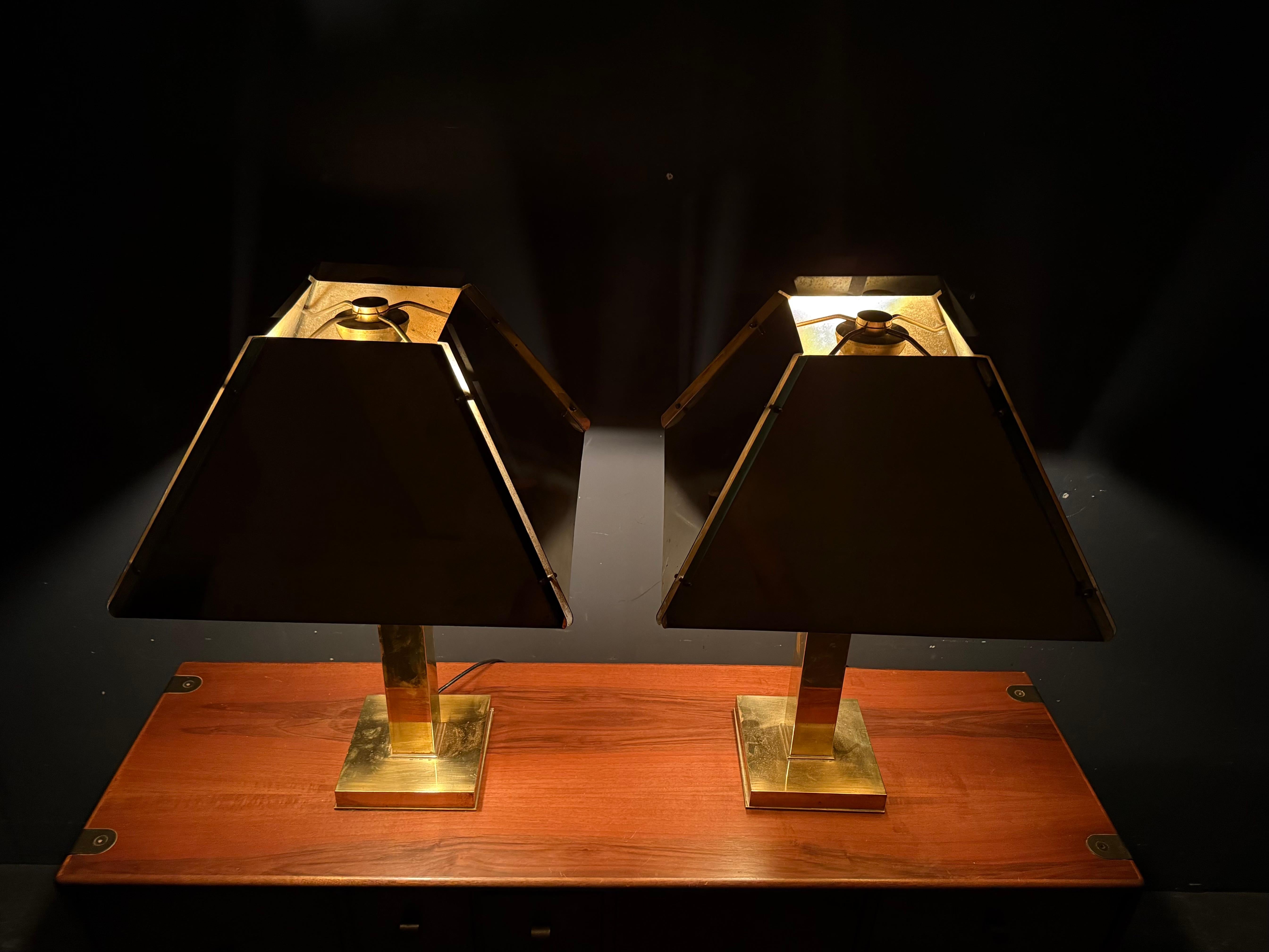 Paire d'énormes et lourdes lampes de table en laiton att. curtis jere en vente 2