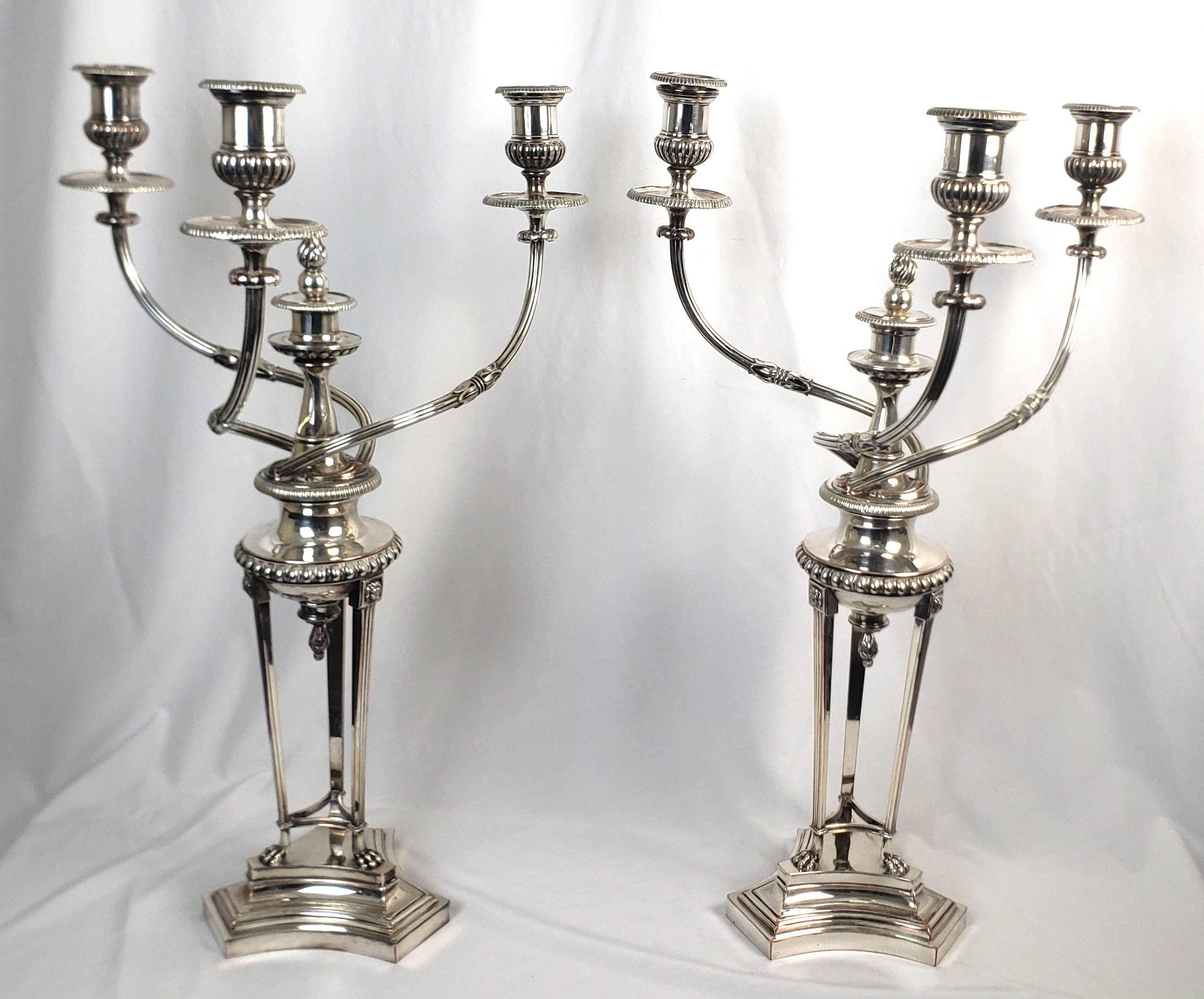 Paire de grands candélabres anciens Matthew Boulton Regency à trois bras en métal argenté Bon état - En vente à Hamilton, Ontario