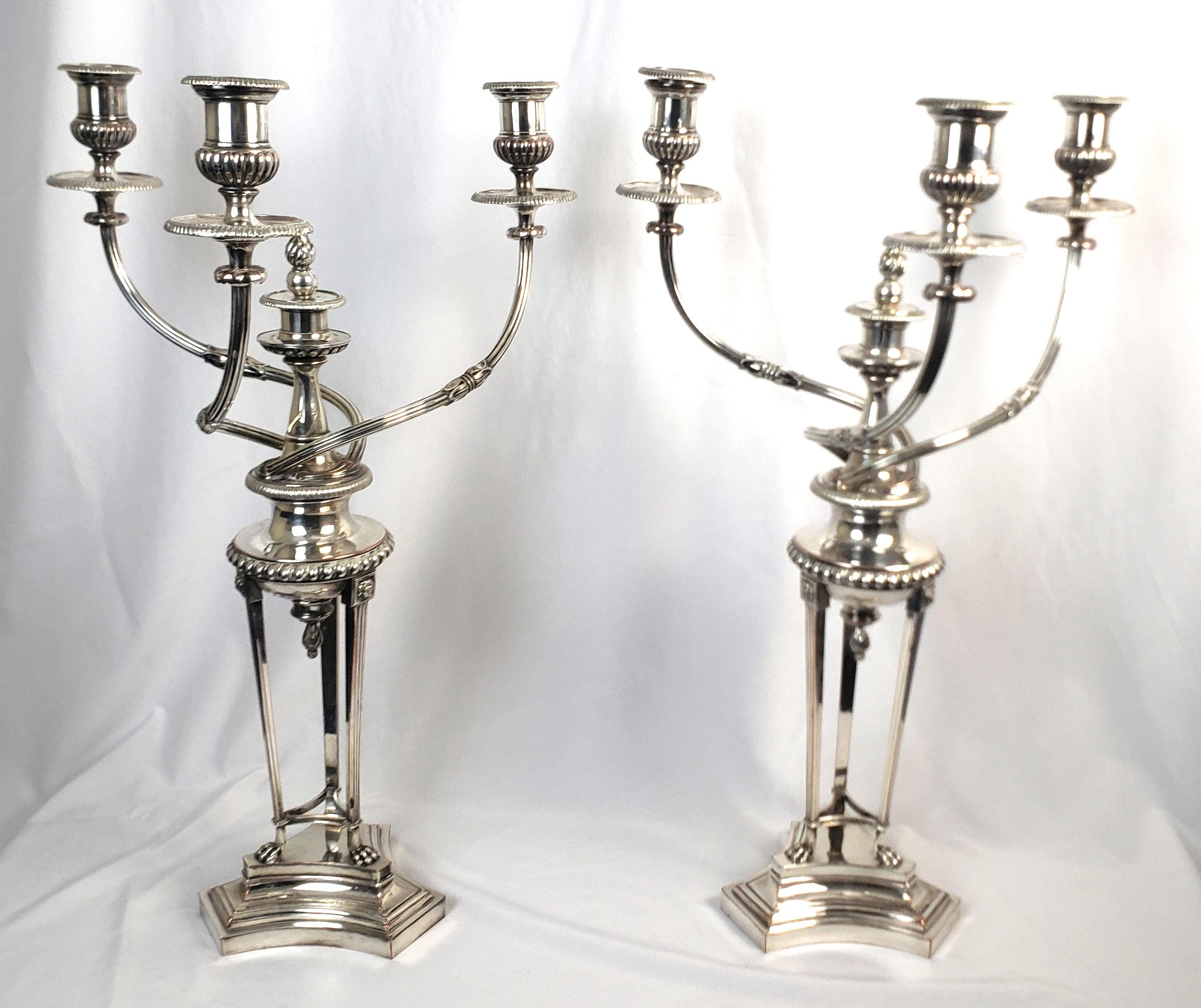 XIXe siècle Paire de grands candélabres anciens Matthew Boulton Regency à trois bras en métal argenté en vente