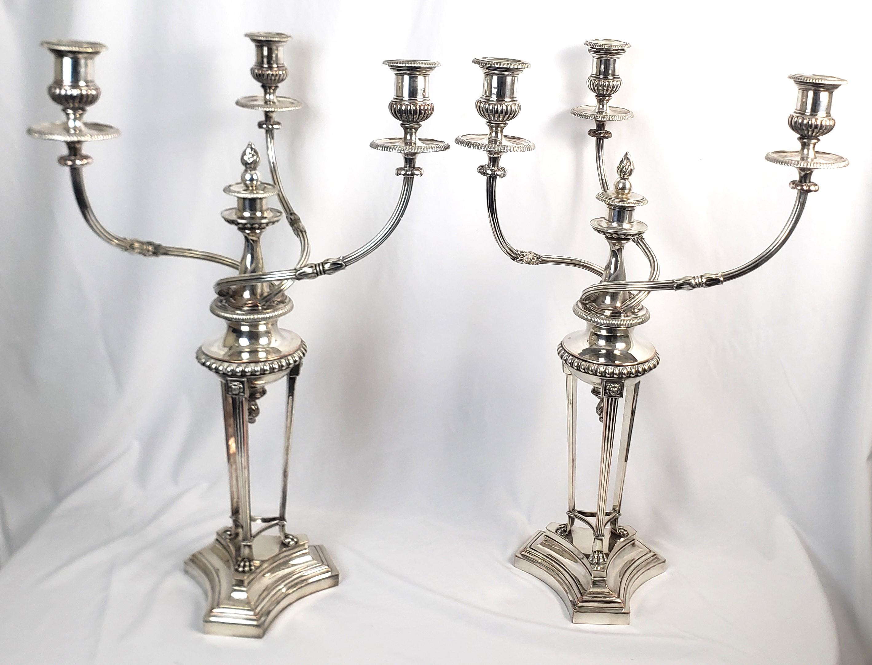 Paire de grands candélabres anciens Matthew Boulton Regency à trois bras en métal argenté en vente 1