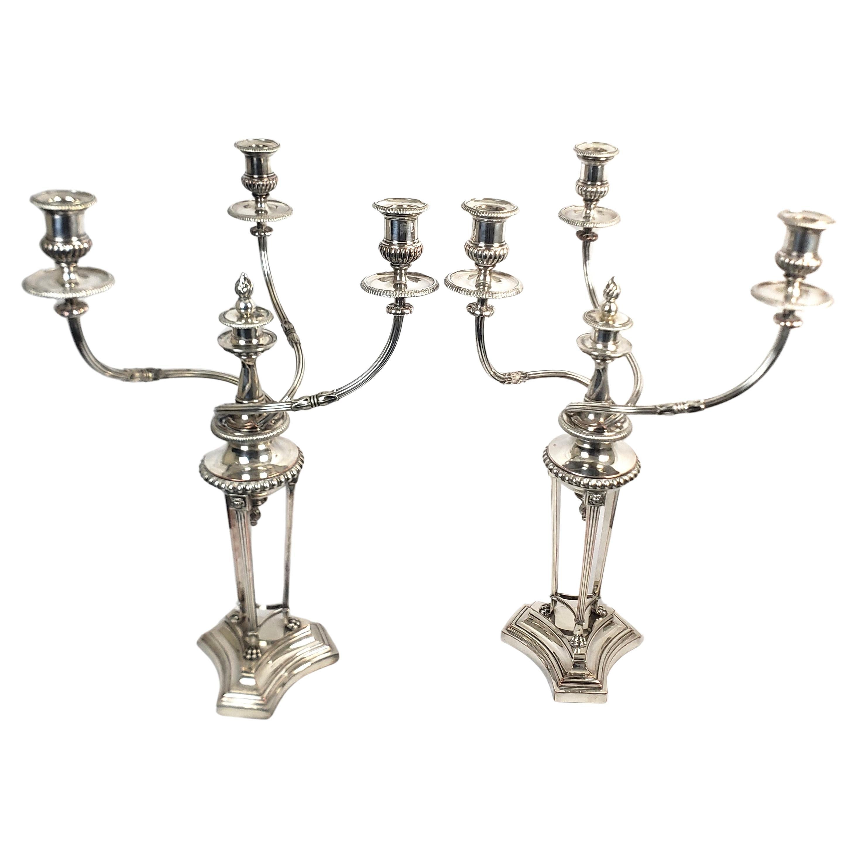 Paire de grands candélabres anciens Matthew Boulton Regency à trois bras en métal argenté en vente
