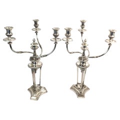 Pareja de enormes candelabros antiguos Matthew Boulton Regency de tres brazos bañados en plata