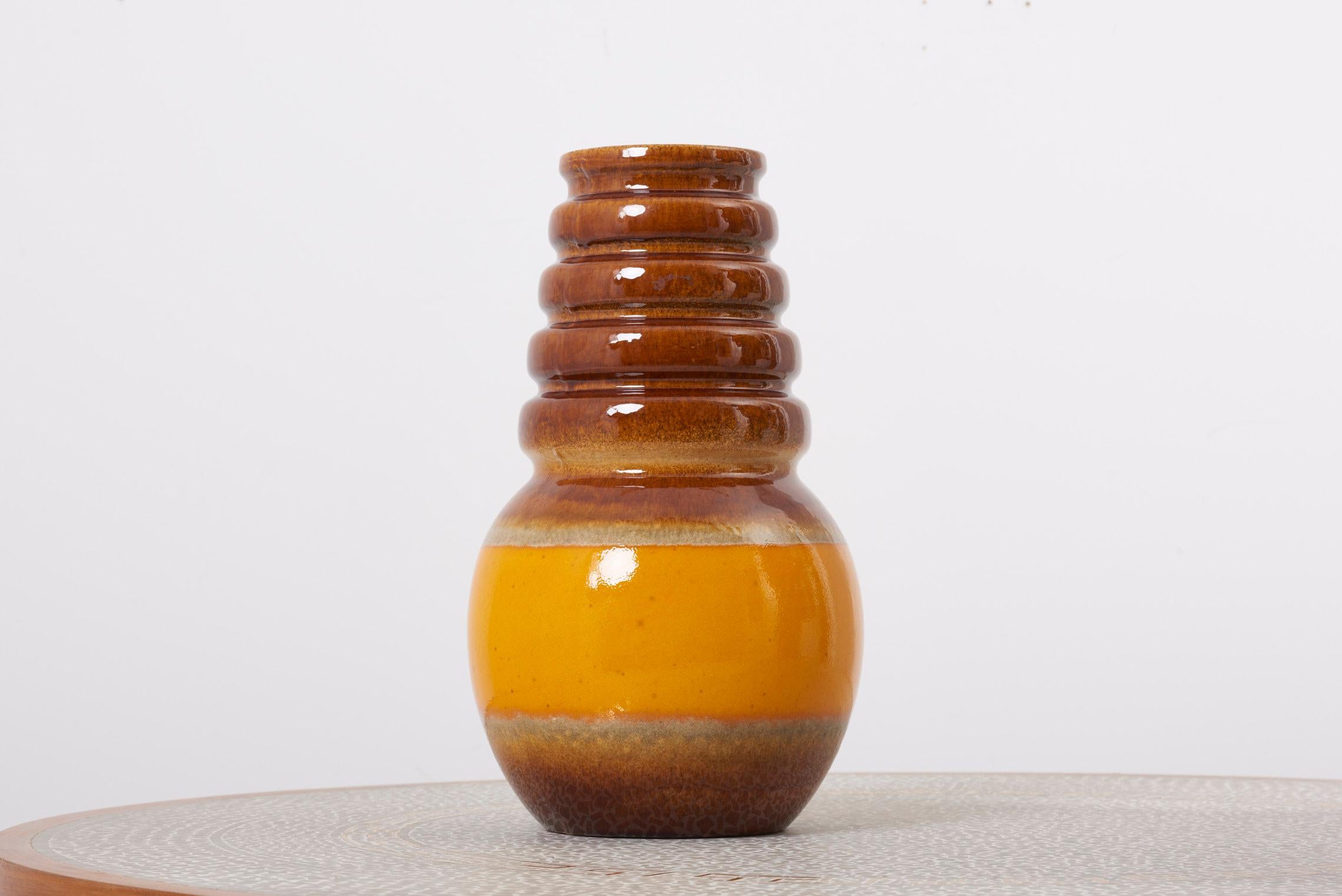 20ième siècle Paire d'énormes vases de sol en céramique de lave:: Allemagne de l'Ouest:: années 1960