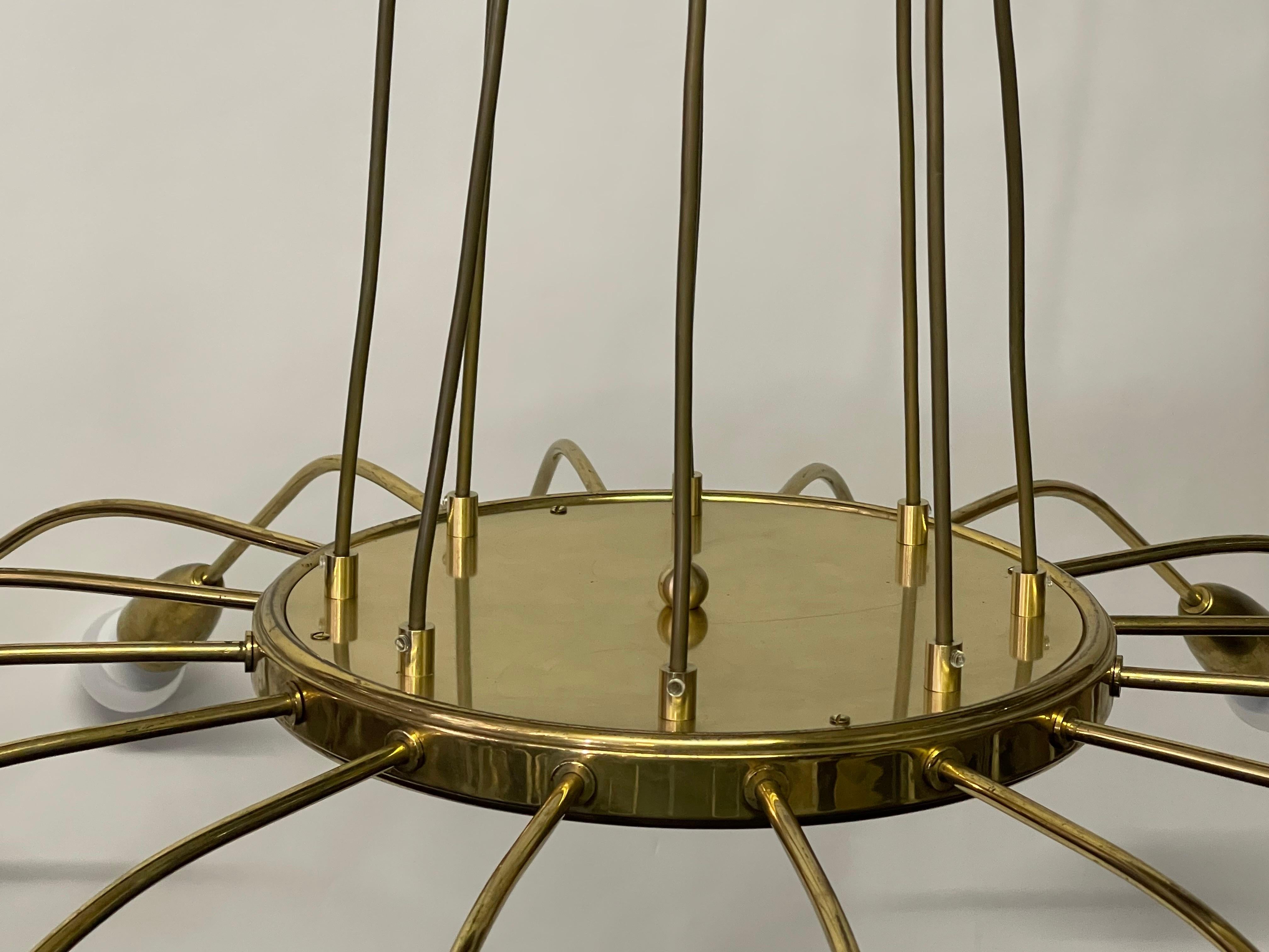 Ottone Coppia di enormi lampadari Sputnik tedeschi in ottone lucido, anni '50 in vendita