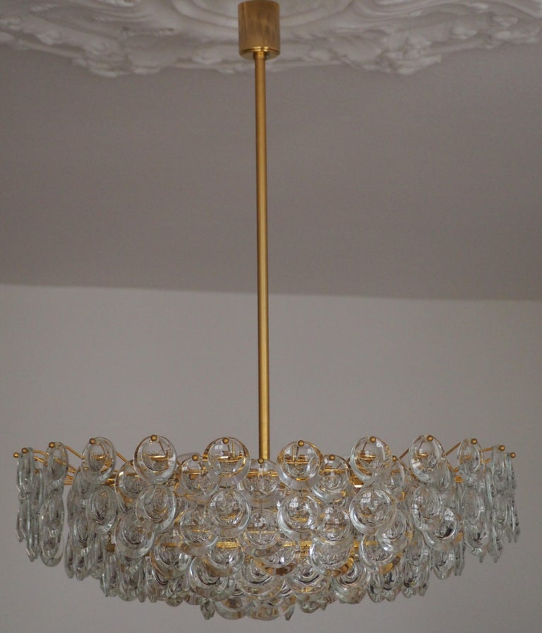 Mid-Century Modern Pair of Huge Gold-Plated and Cut Glass Chandeliers by Palwa, circa 1960s For Sale