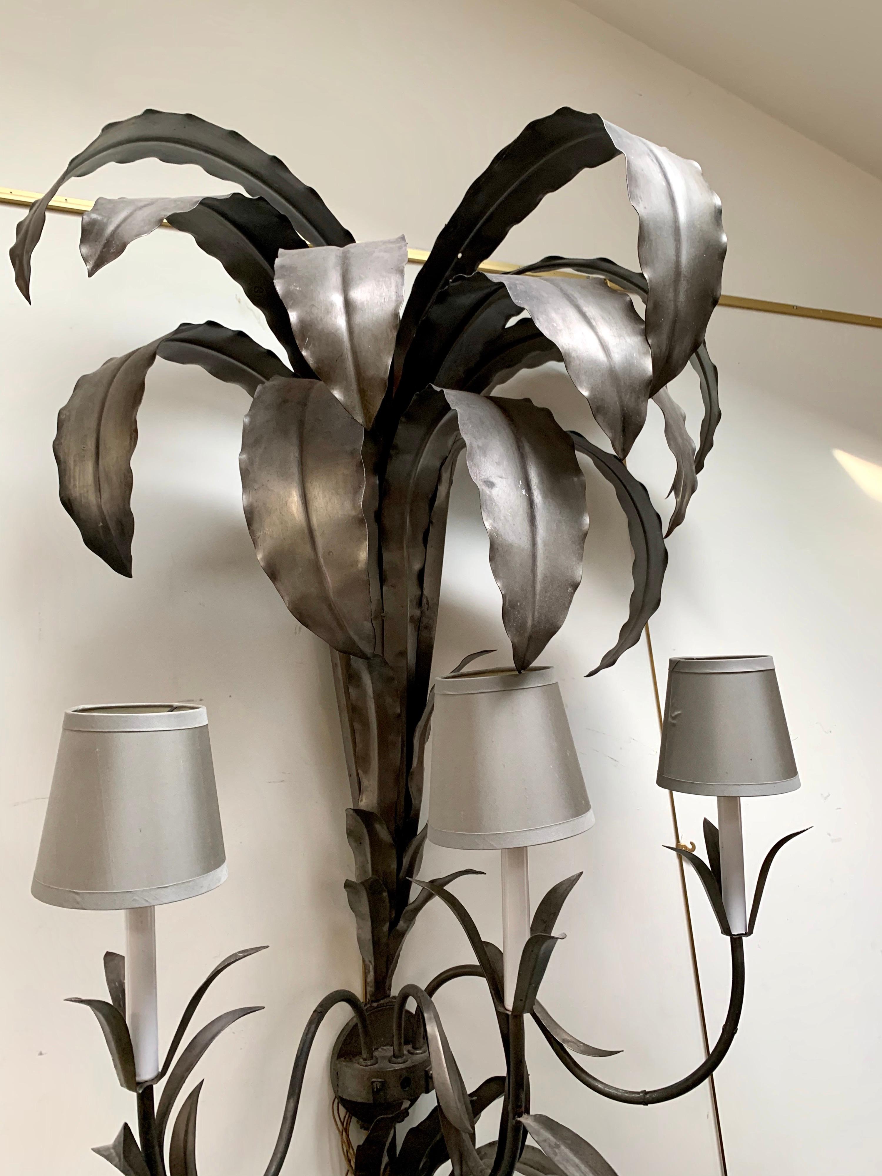 Pair of Huge Hollywood Regency Silver Metal Palm Tree Sconce Wall Light In Good Condition In West Hartford, CT