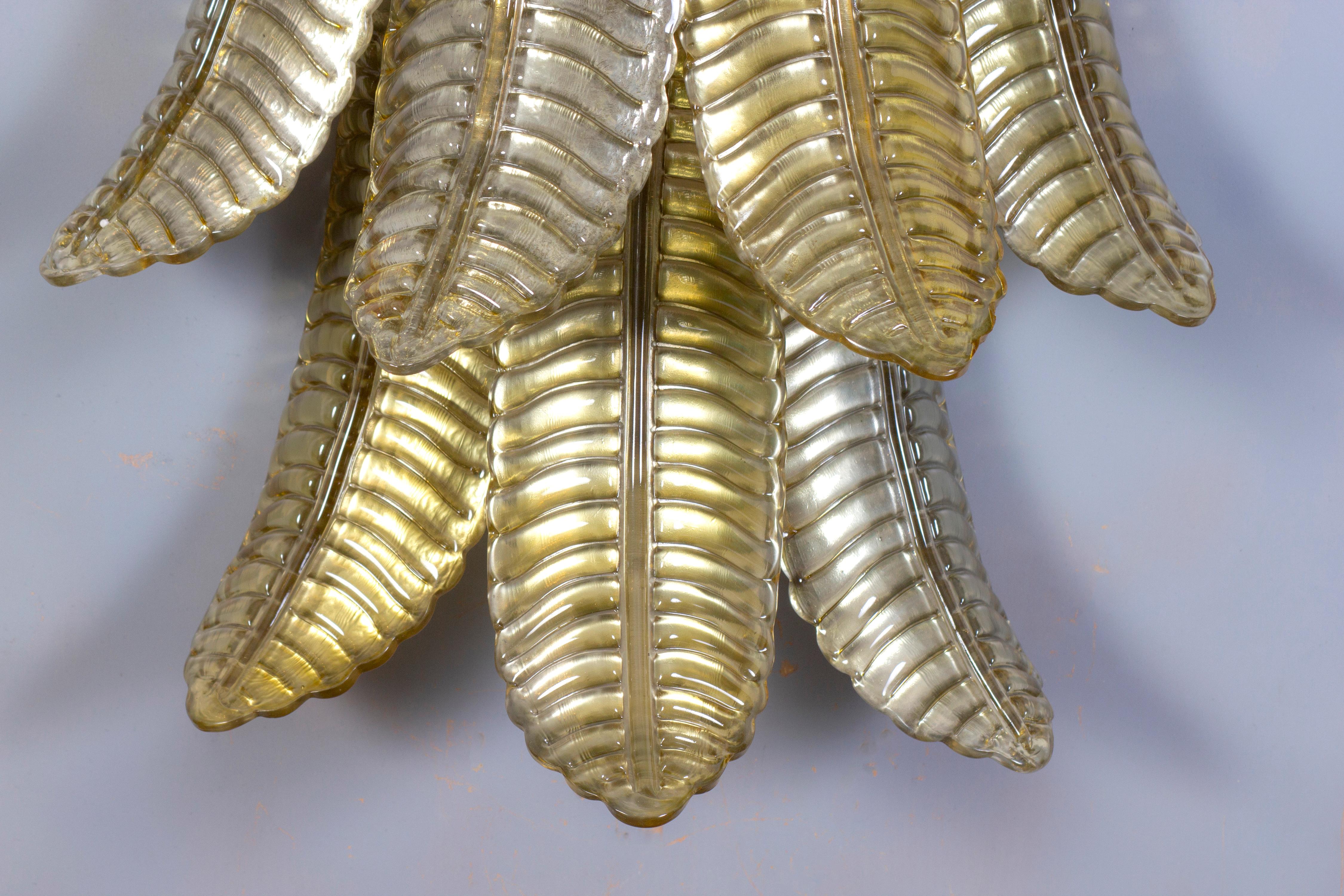 Pareja de enormes apliques italianos de cristal de Murano con helechos dorados en venta 5