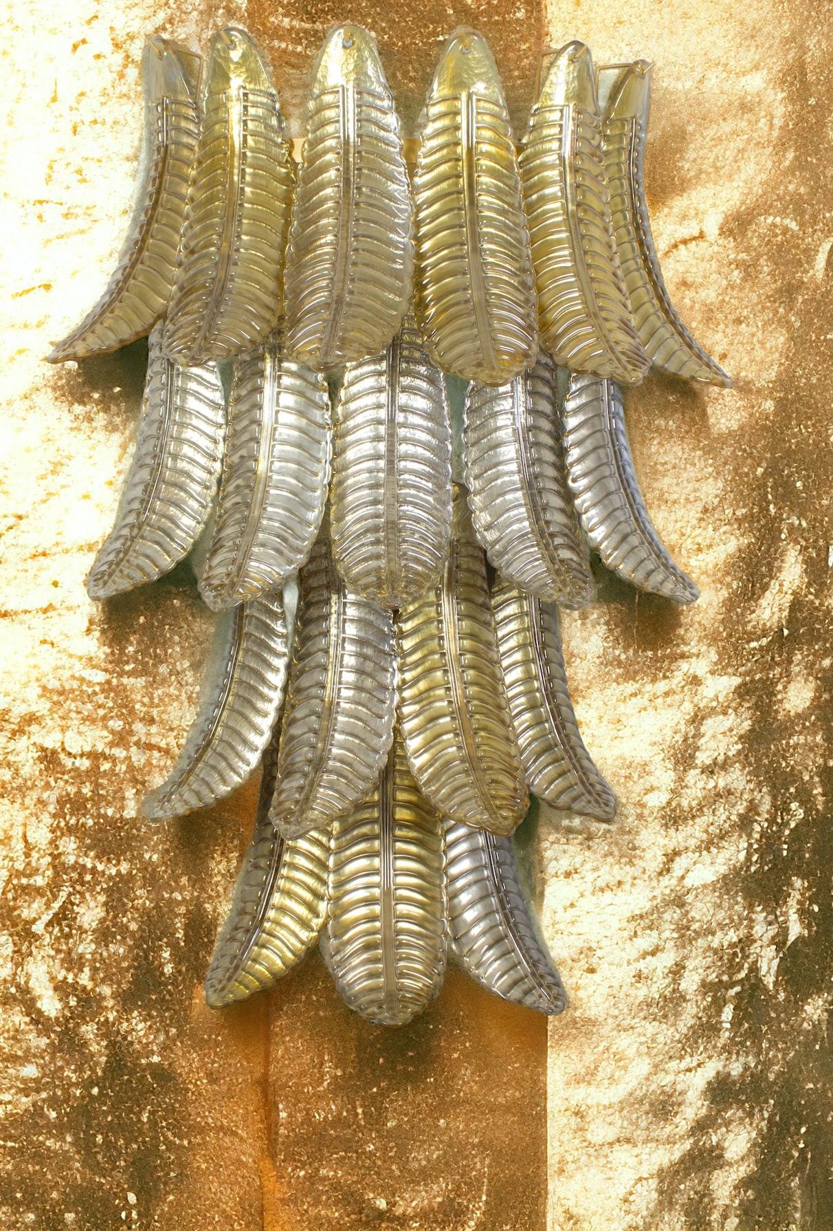 Pareja de enormes apliques italianos de cristal de Murano con helechos dorados en Excelente estado para la venta en Rome, IT