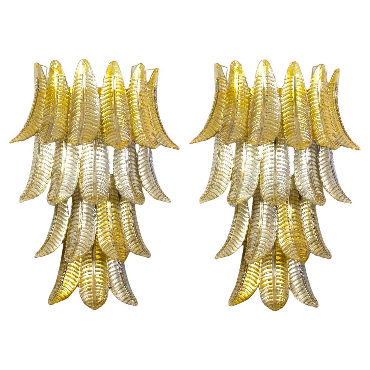Paar riesige italienische Goldfarne Murano Glas Wandleuchter  im Angebot