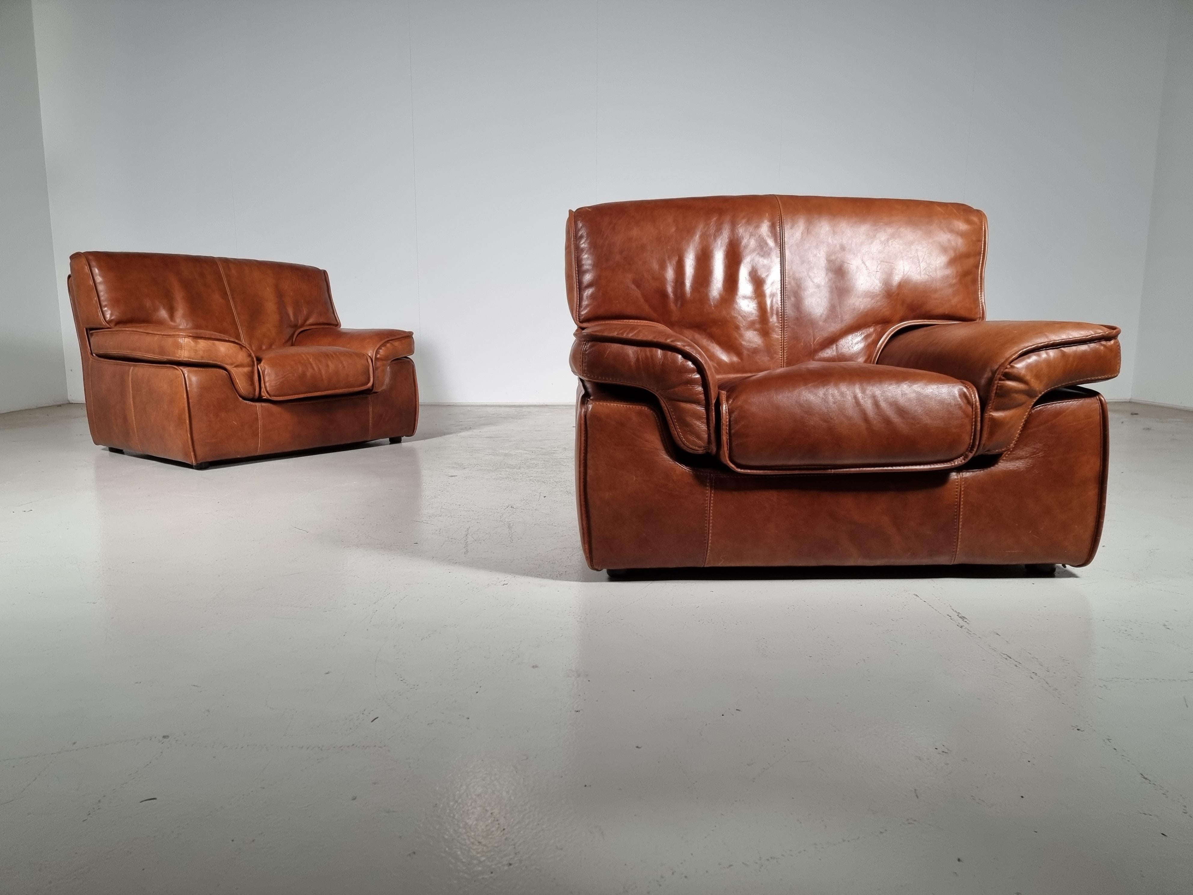 European Pair of Huge Italian Lounge Chairs in Cognac Buffalo Leather, 1970s For Sale