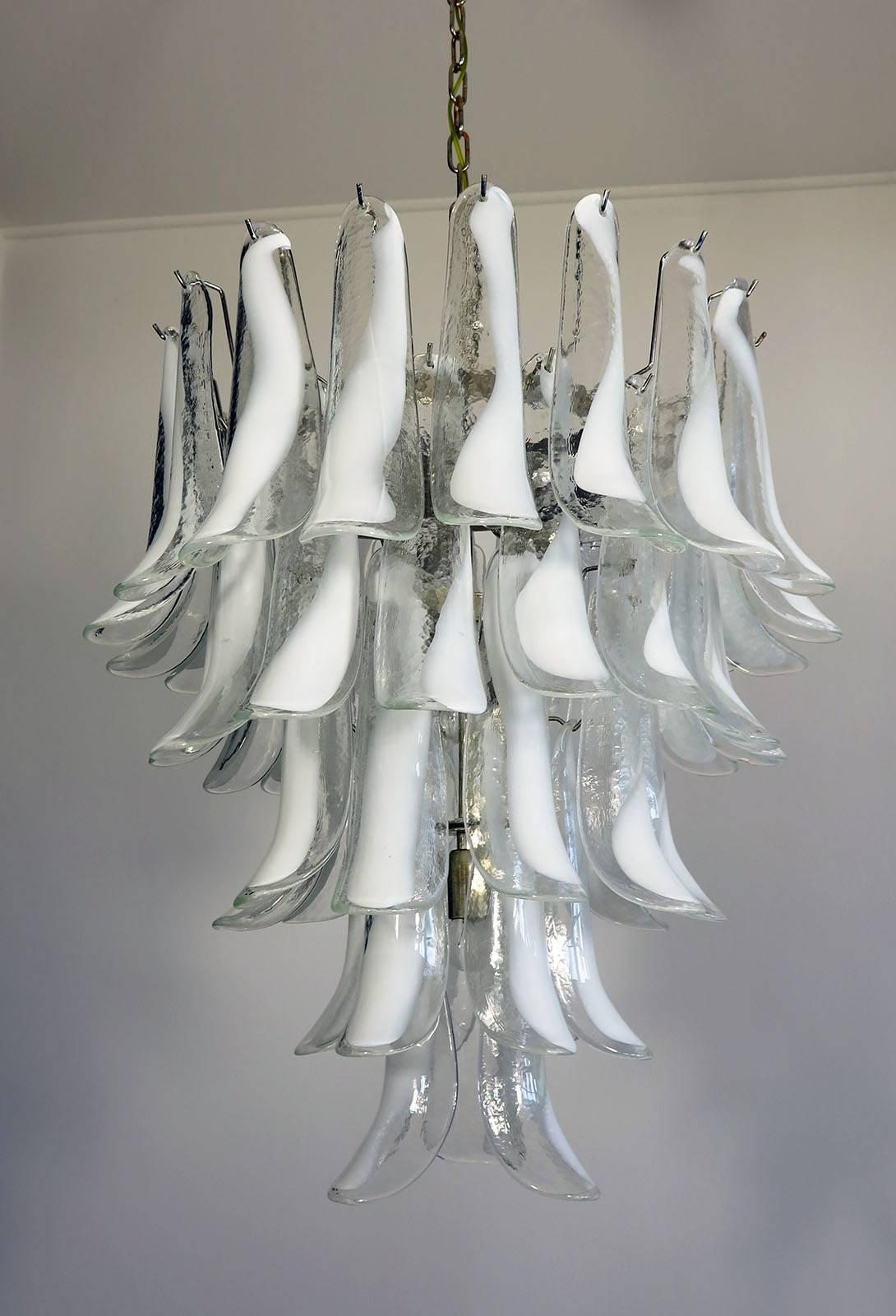 Pair of Huge Italian Vintage Murano Chandelier Made by 52 Glass Petals, 1970s In Excellent Condition For Sale In Rome, IT