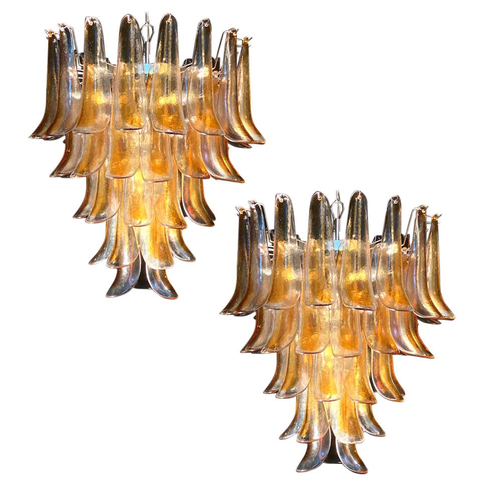 Coppia di enormi lampadari vintage italiani di Murano con petali in vetro ambrato, anni '70