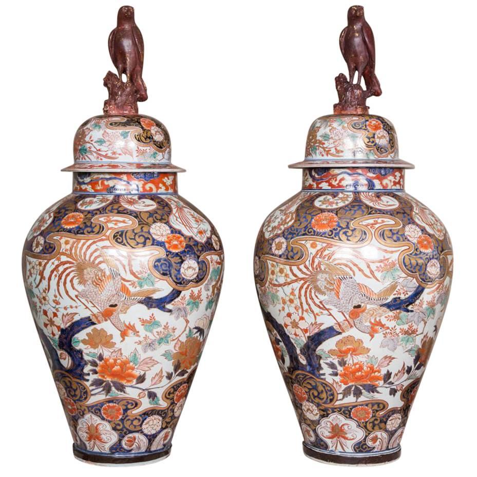 Pair of Huge Japanese Imari Vases with Lids, circa 1700 For Sale