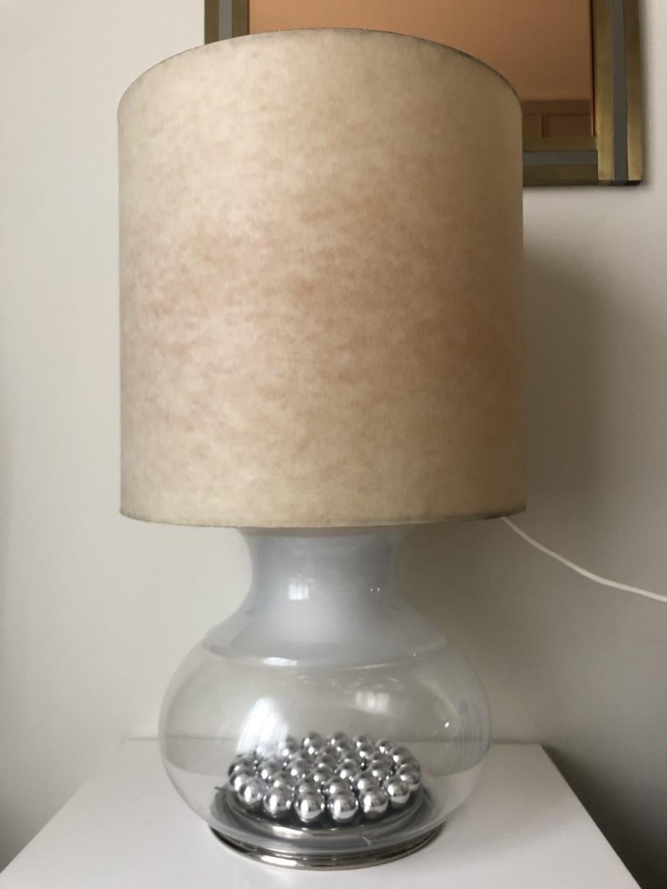 Unique, gorgeous and marvellous Italian mid-century Murano table lamps by Reggiani. These pieces were made during the 1970s in Italy by Reggiani.
These table lamps are composed from a Murano faded glass base with an optical set of chromed sphere.