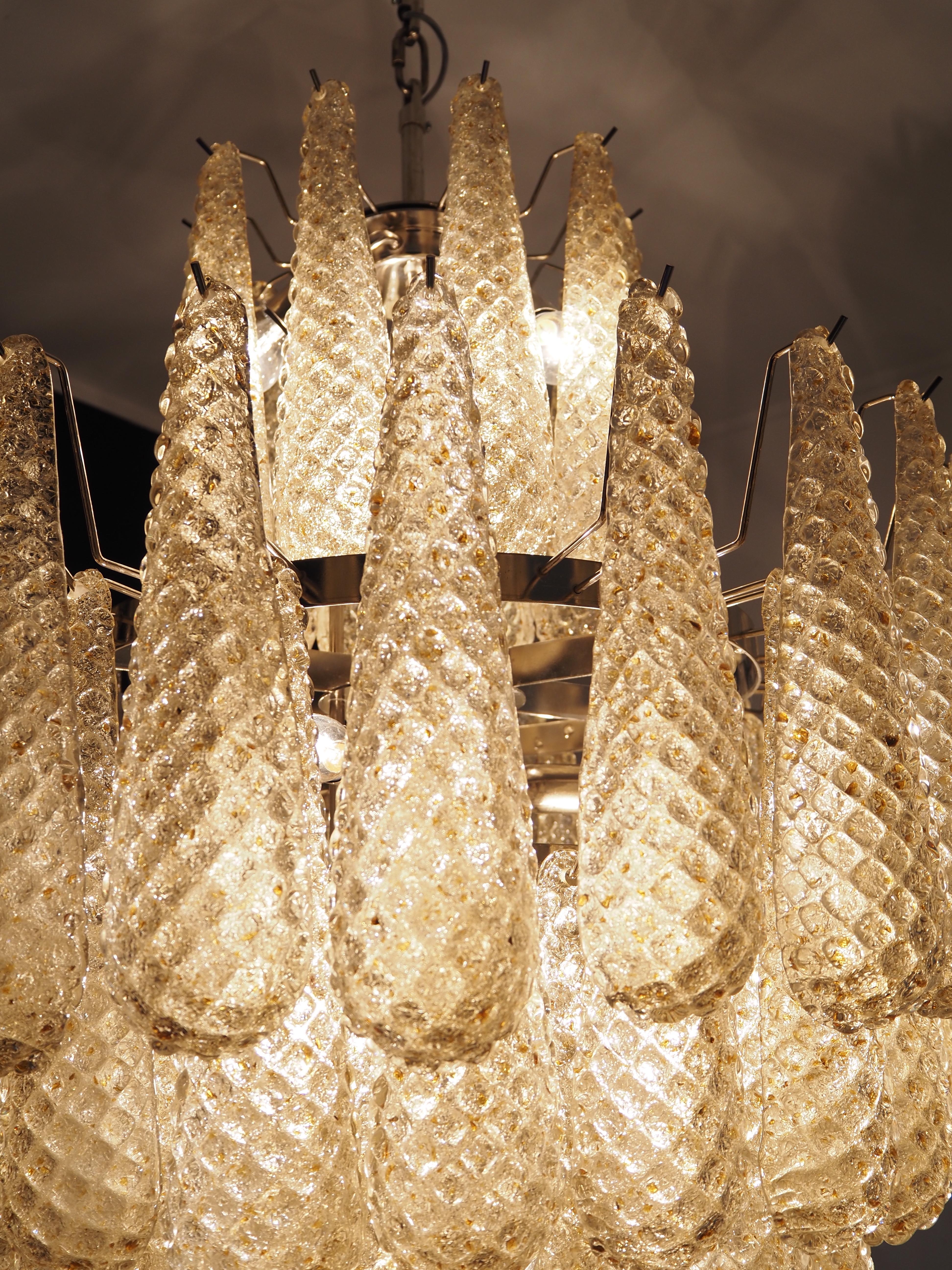 Vetro Coppia di enormi lampadari di Murano nello stile di Venini. Color ambra. in vendita