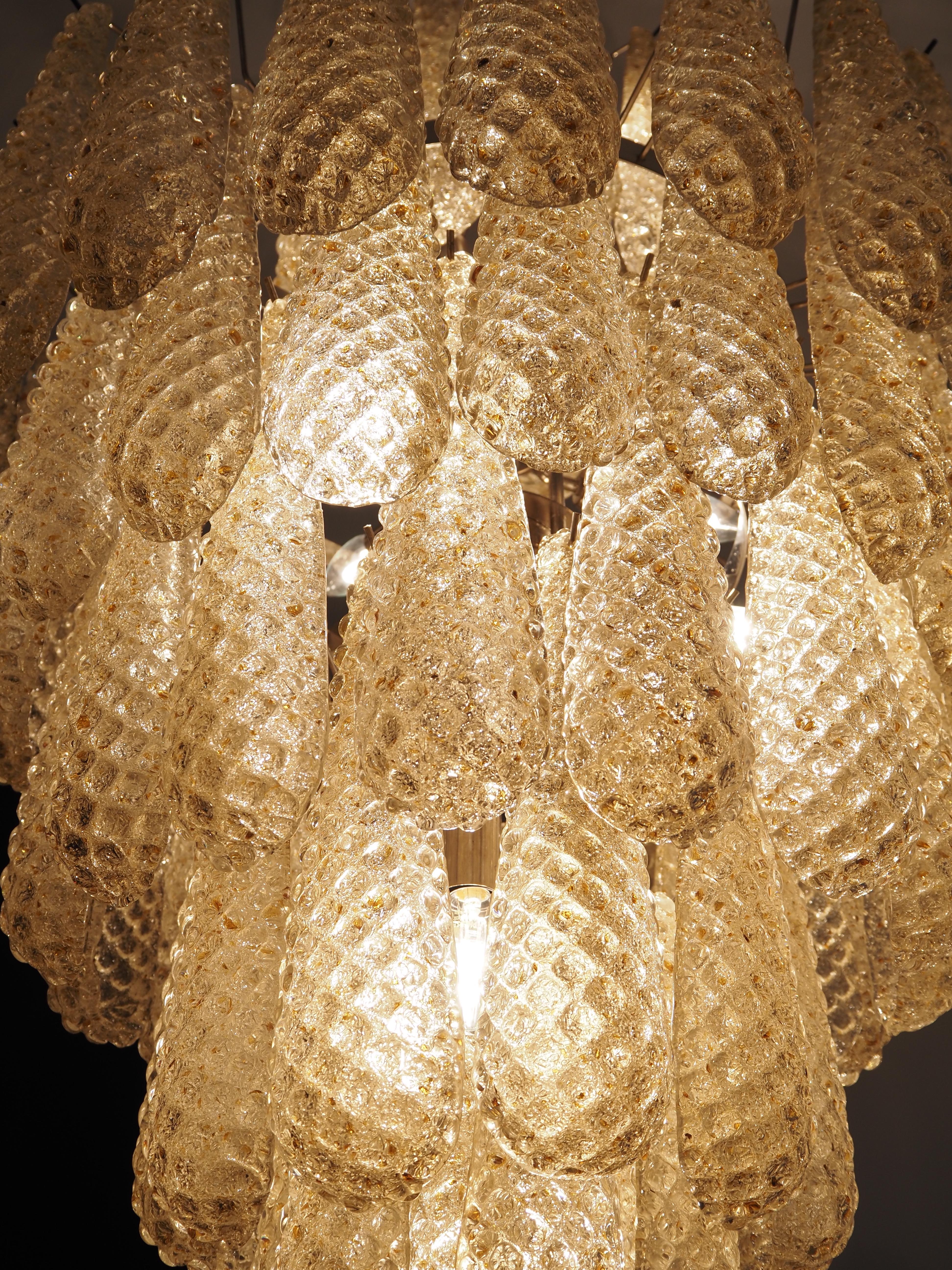 Coppia di enormi lampadari di Murano nello stile di Venini. Color ambra. in vendita 1