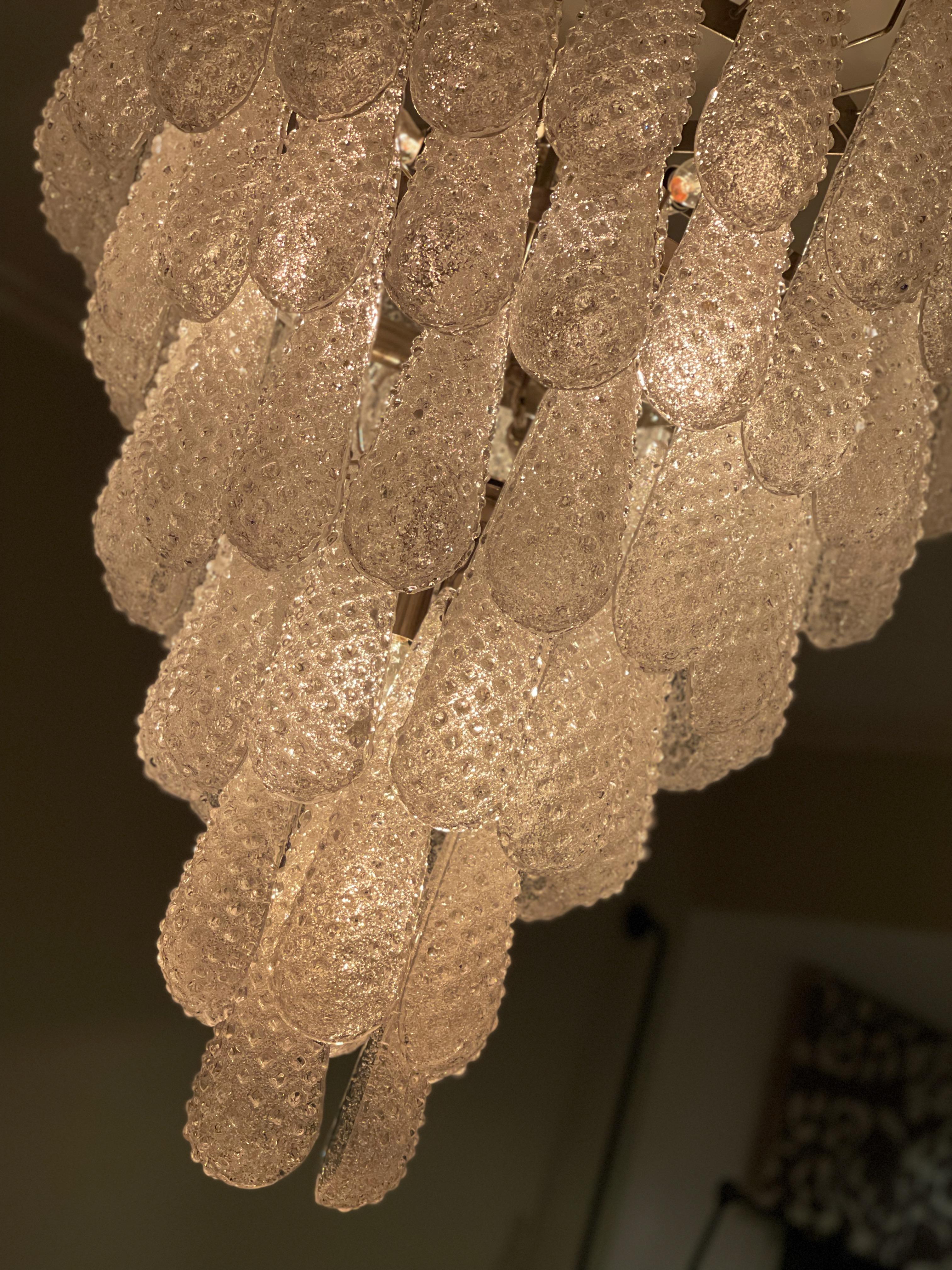 Coppia di enormi lampadari di Murano nello stile di Venini in vendita 3