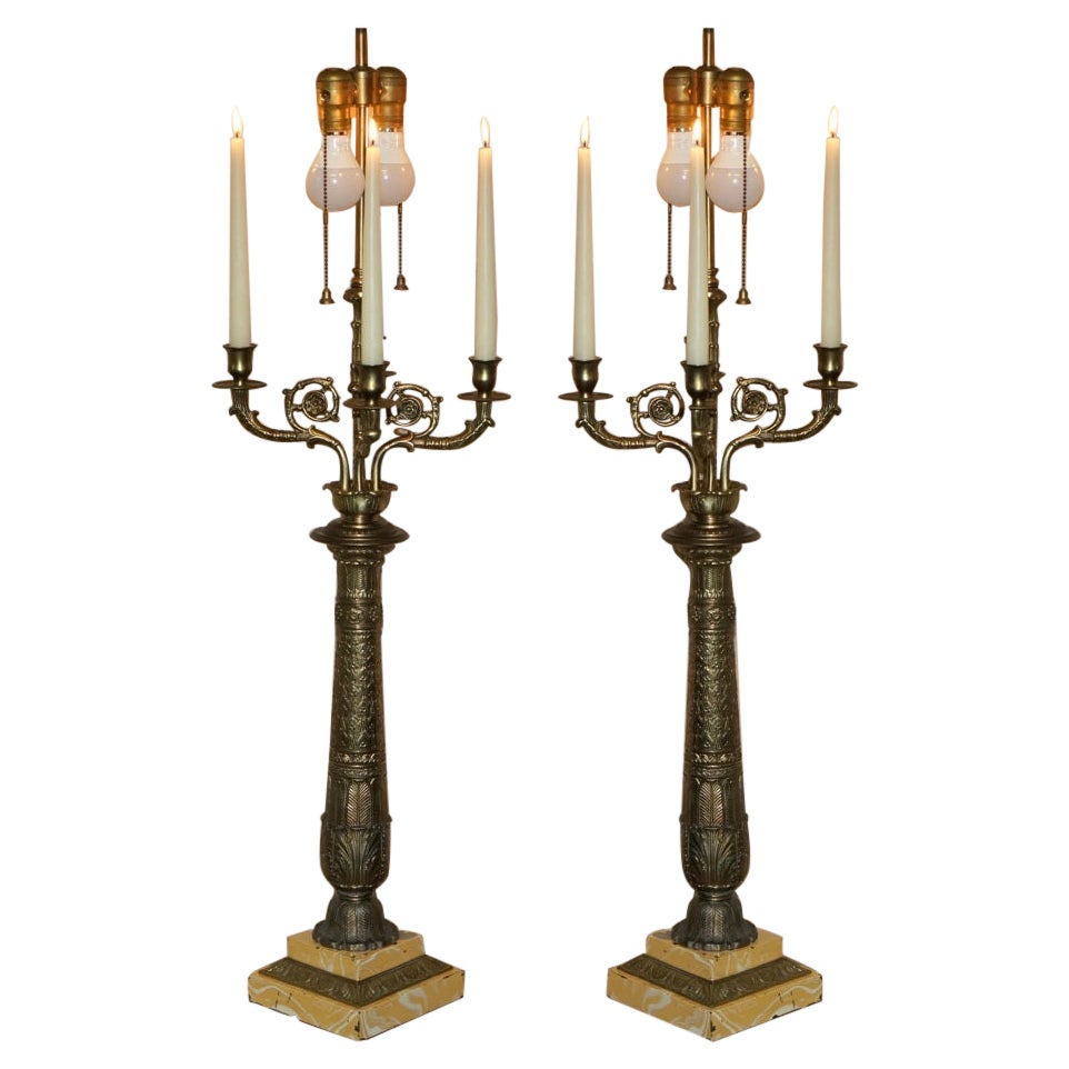 Coppia di enormi lampade da tavolo a candelabro a 4 rami di Warren Kessler New York in vendita