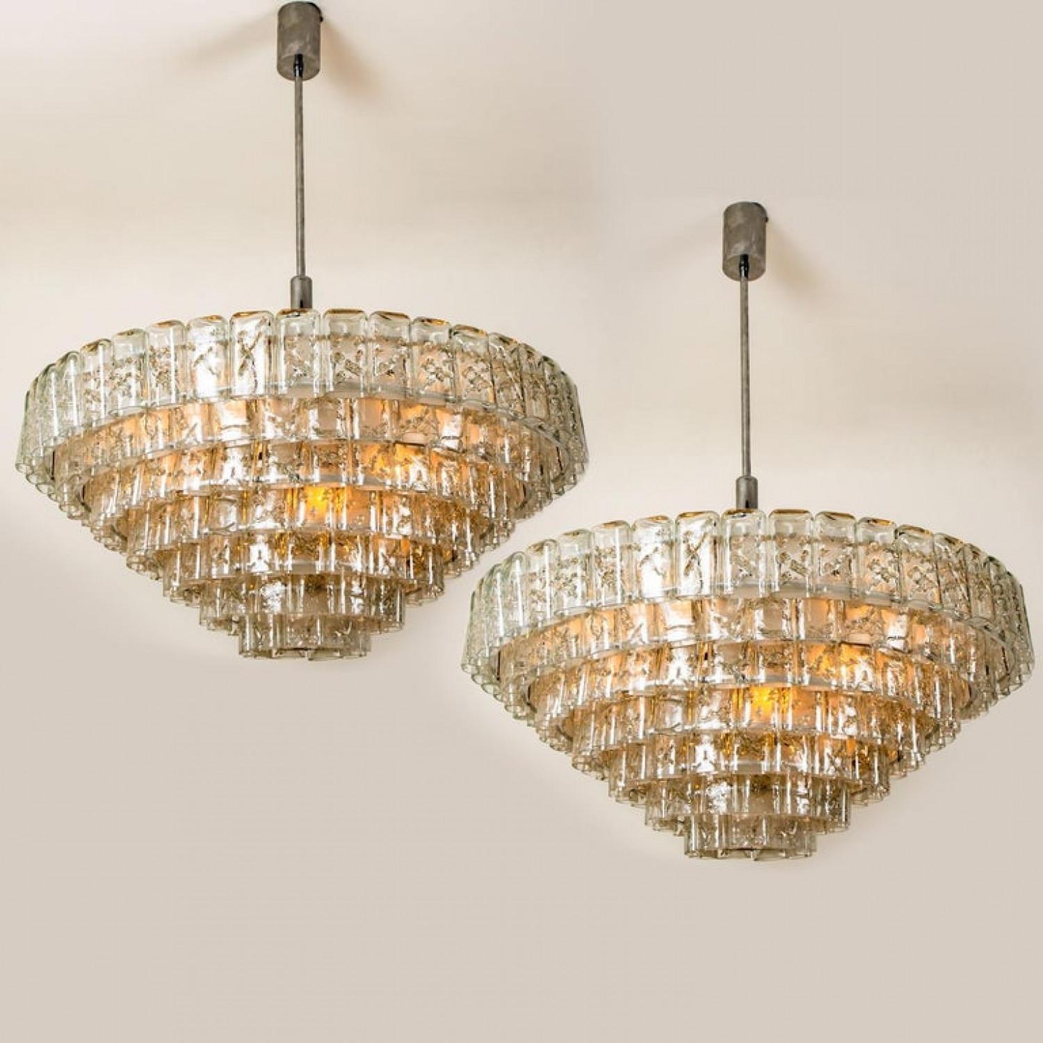 We offer a pair of amazing high-end light fixture. The pair is executed to a high standard. Beautiful craftsmanship. The light fixture not only functions as light source but also as a sculptural component.

The stylish and clean elegance of this