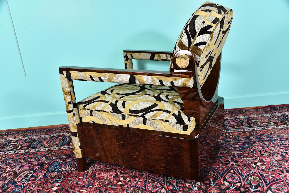  Ungarischer Art Deco Sessel in Nussbaum im Angebot 1