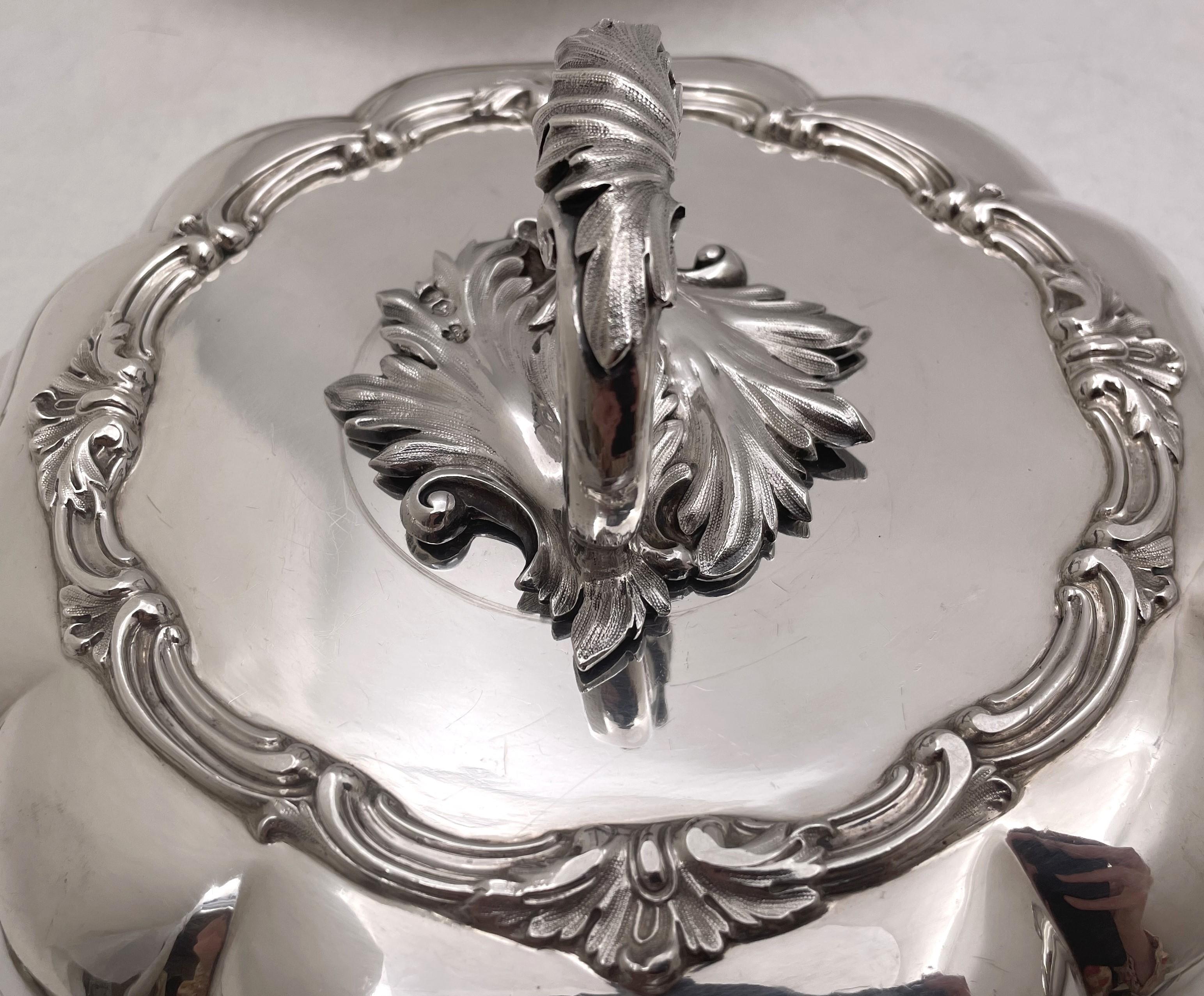 English Pair of Hunt (Assistant to Storr) Sterling Silver 1850 Covered Vegetable Dishes For Sale