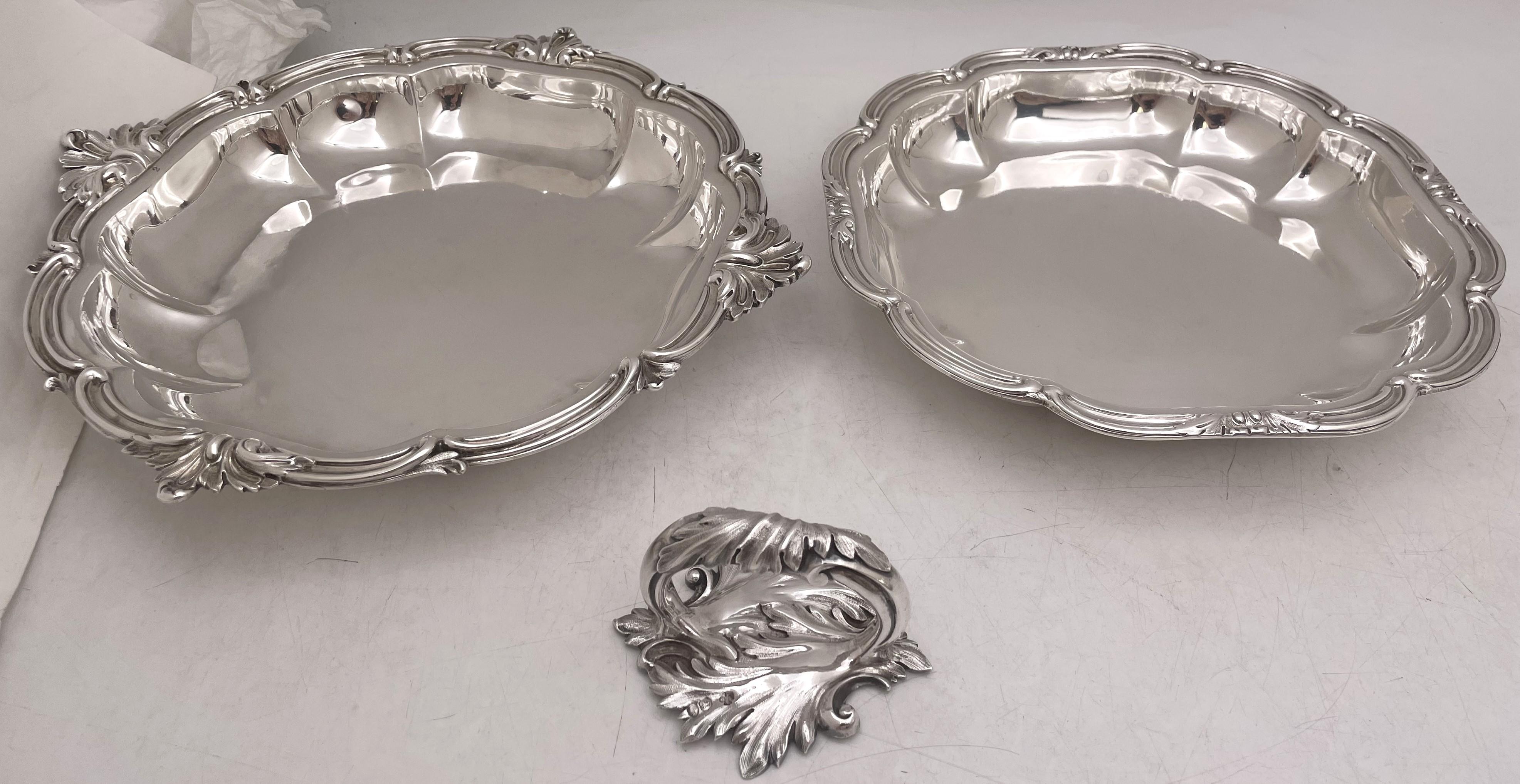 Pair of Hunt (Assistant to Storr) Sterling Silver 1850 Covered Vegetable Dishes For Sale 1