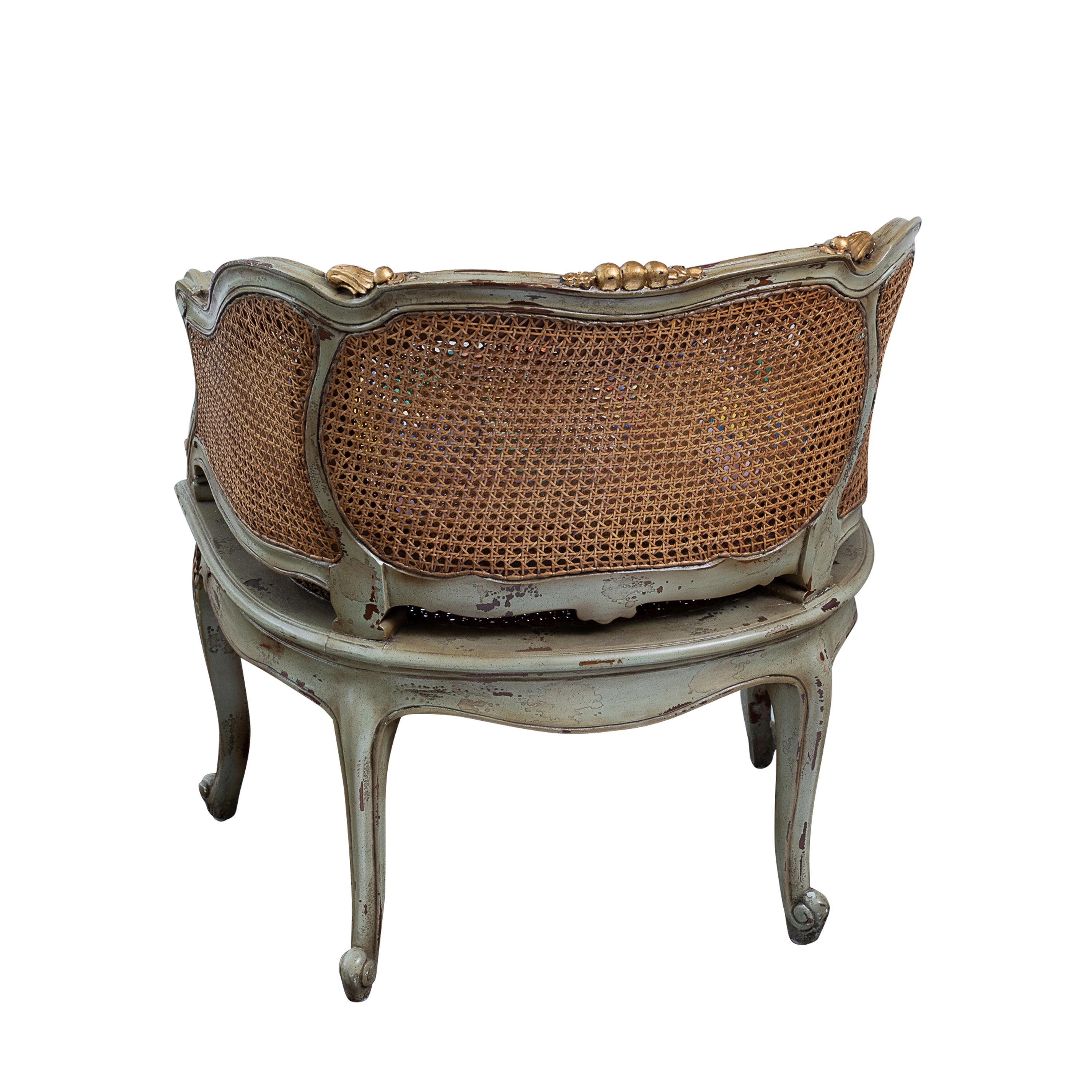 XIXe siècle Paire de chaises Hunt Slonem du début du 19ème siècle de style Louis XV français Bergère en vente