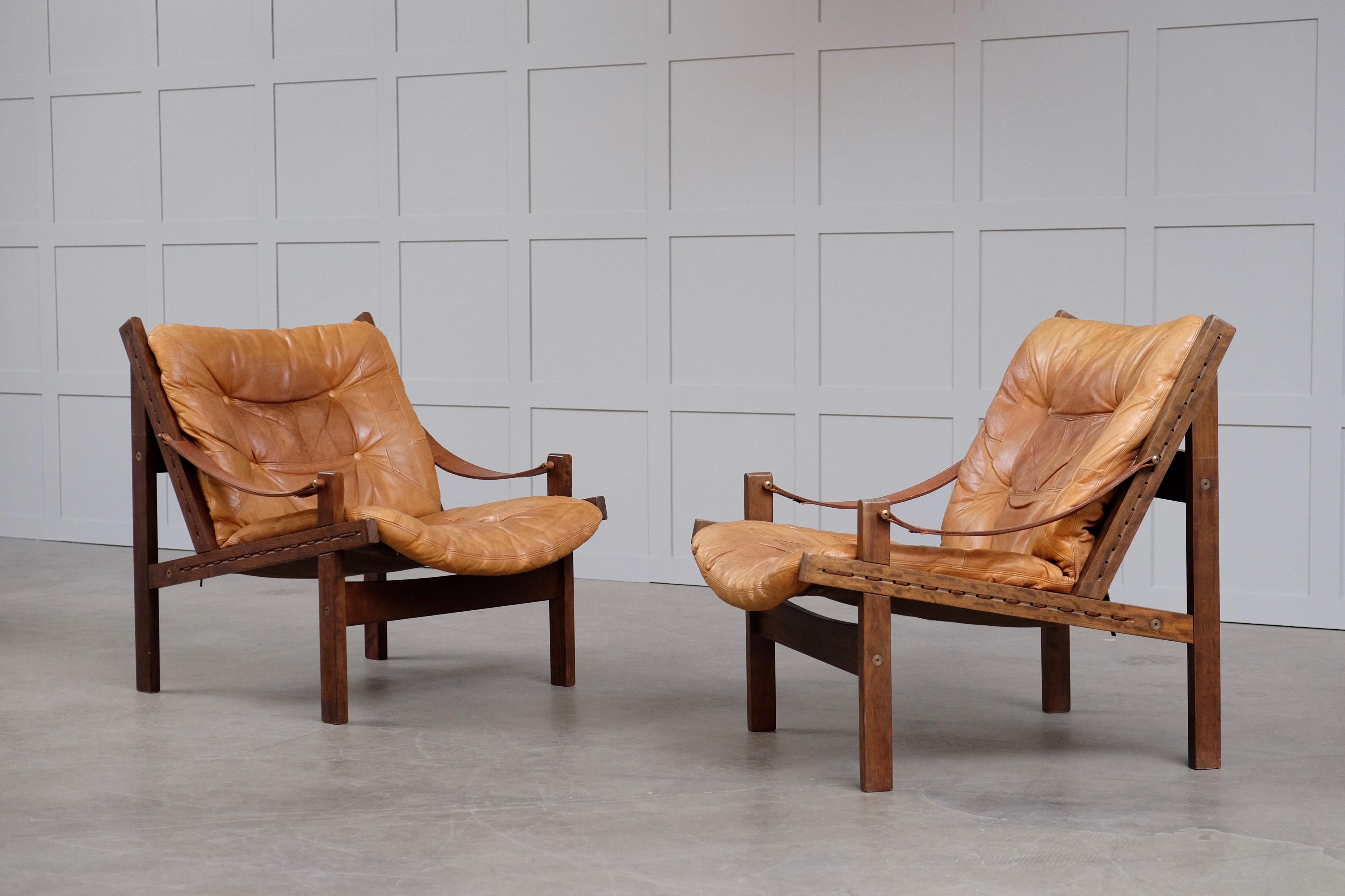 Great pair of safari chairs model Hunter designed by Torbjørn Afdal, produced by Bruksbo. Original leather cushions and straps.


  