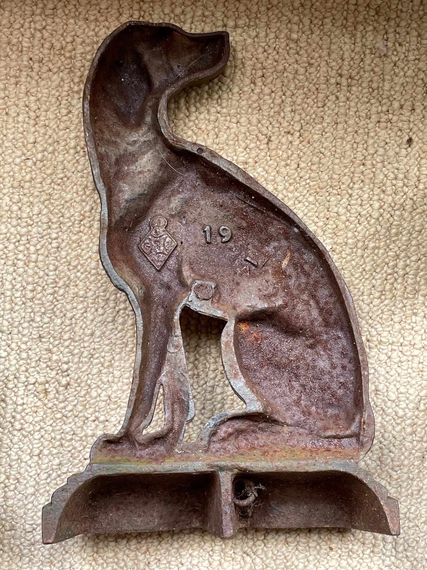 Late 19th Century Matched Pair of Hunting Dog Door Stops Cast Iron, 19th Century