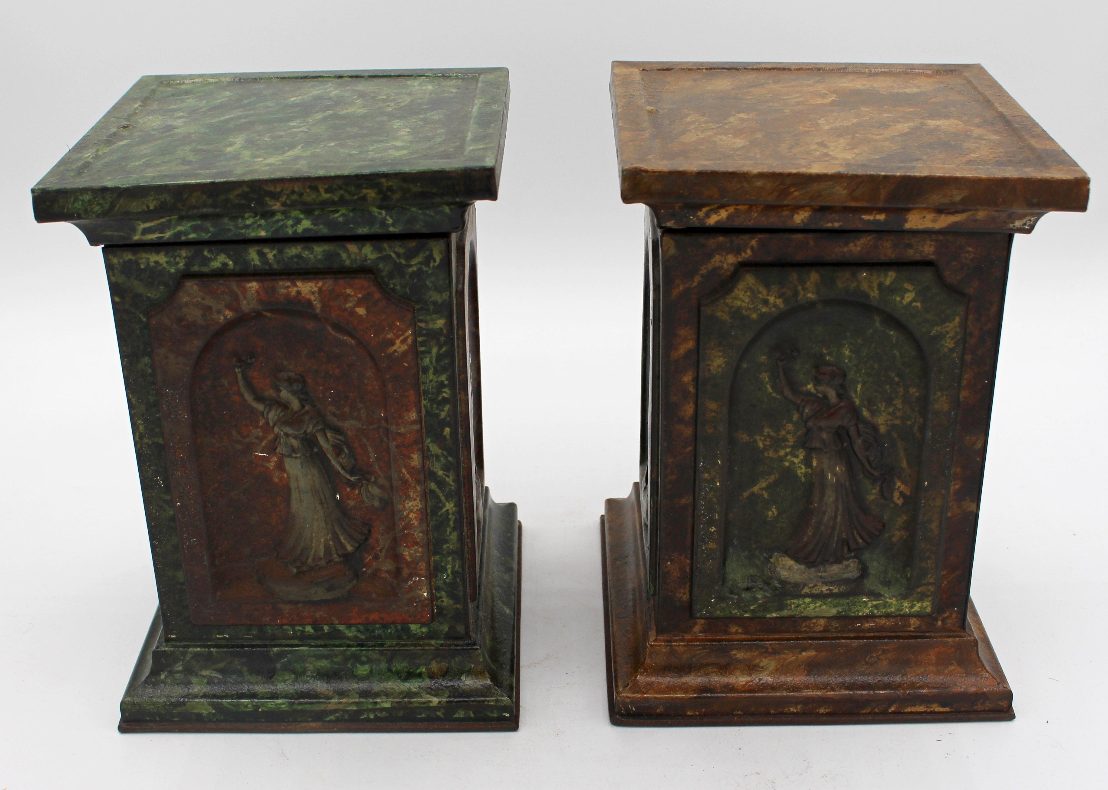 Pair of Huntley & Palmers sculpture pedestal form biscuit tin boxes, circa 1909. A contrasting pair - each niche with a Classical female figure. Good condition.
5