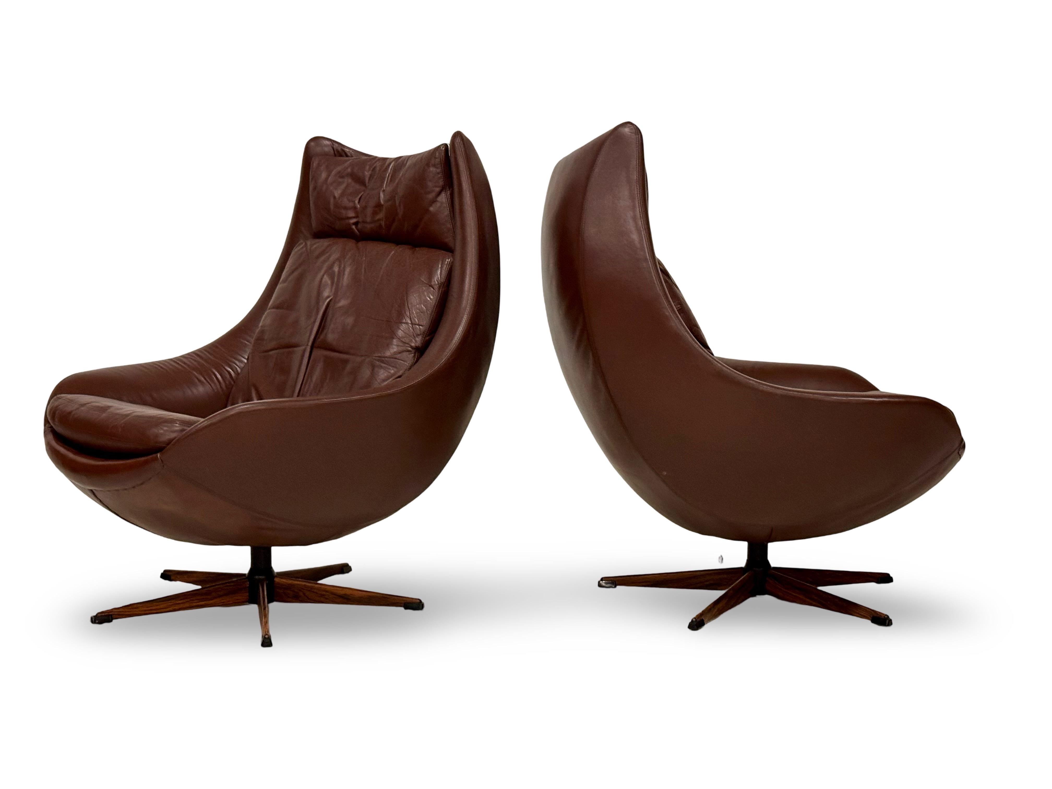 Pair of unusual lounge chairs with metal / rosewood feet.
Designed and produced in the 1960s, Denmark.
Elegant and sculptural design.
H.W.Klein, Bramin Møbler, Denmark.