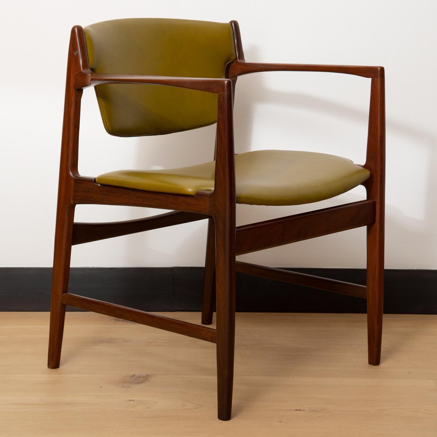 Pair of Ib Kofod Larsen 4513 Armchairs, 1960s In Good Condition For Sale In London, GB