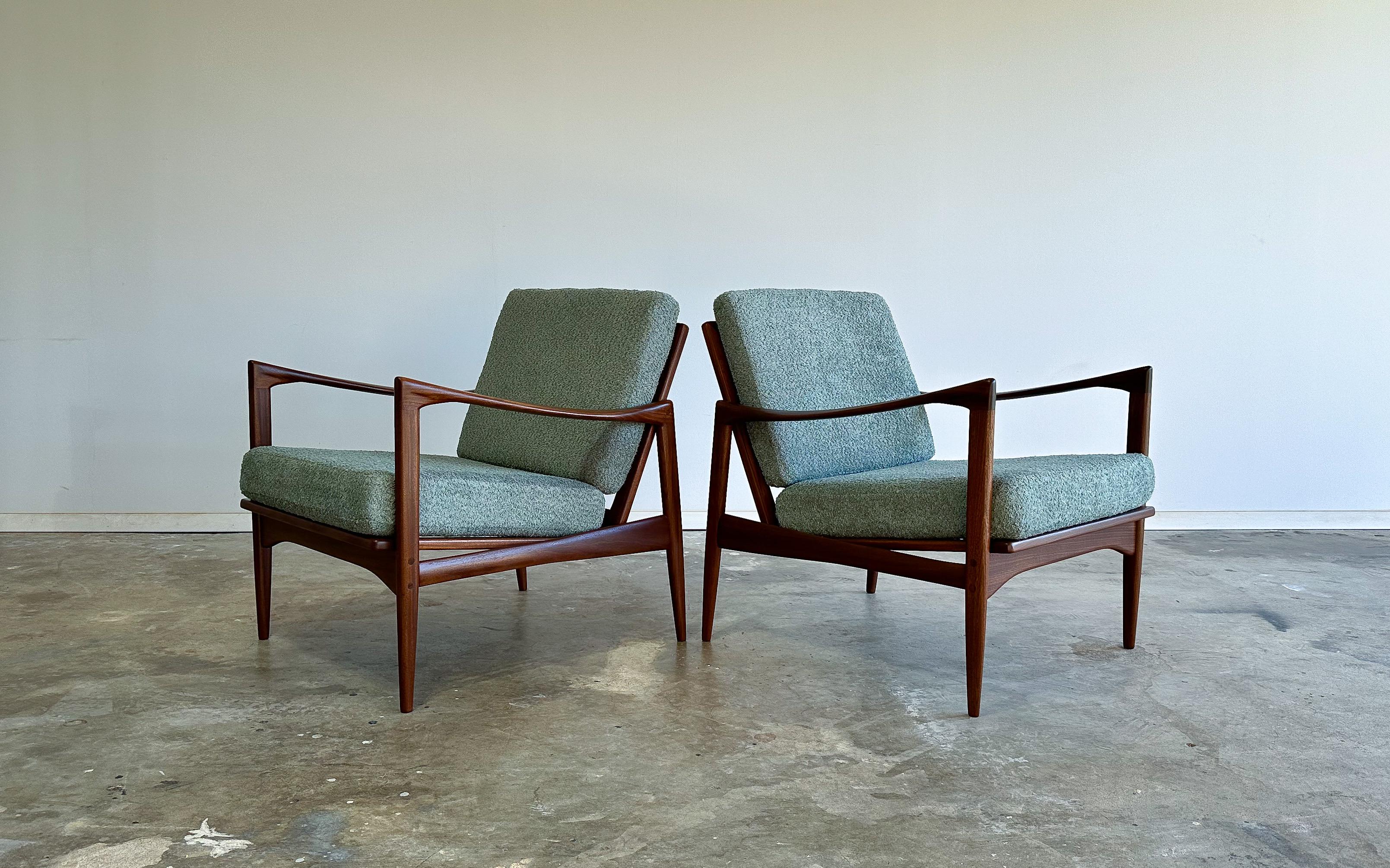 Pair of Ib Kofod-Larsen Candidate Lounge Chairs, Denmark, 1960s 3