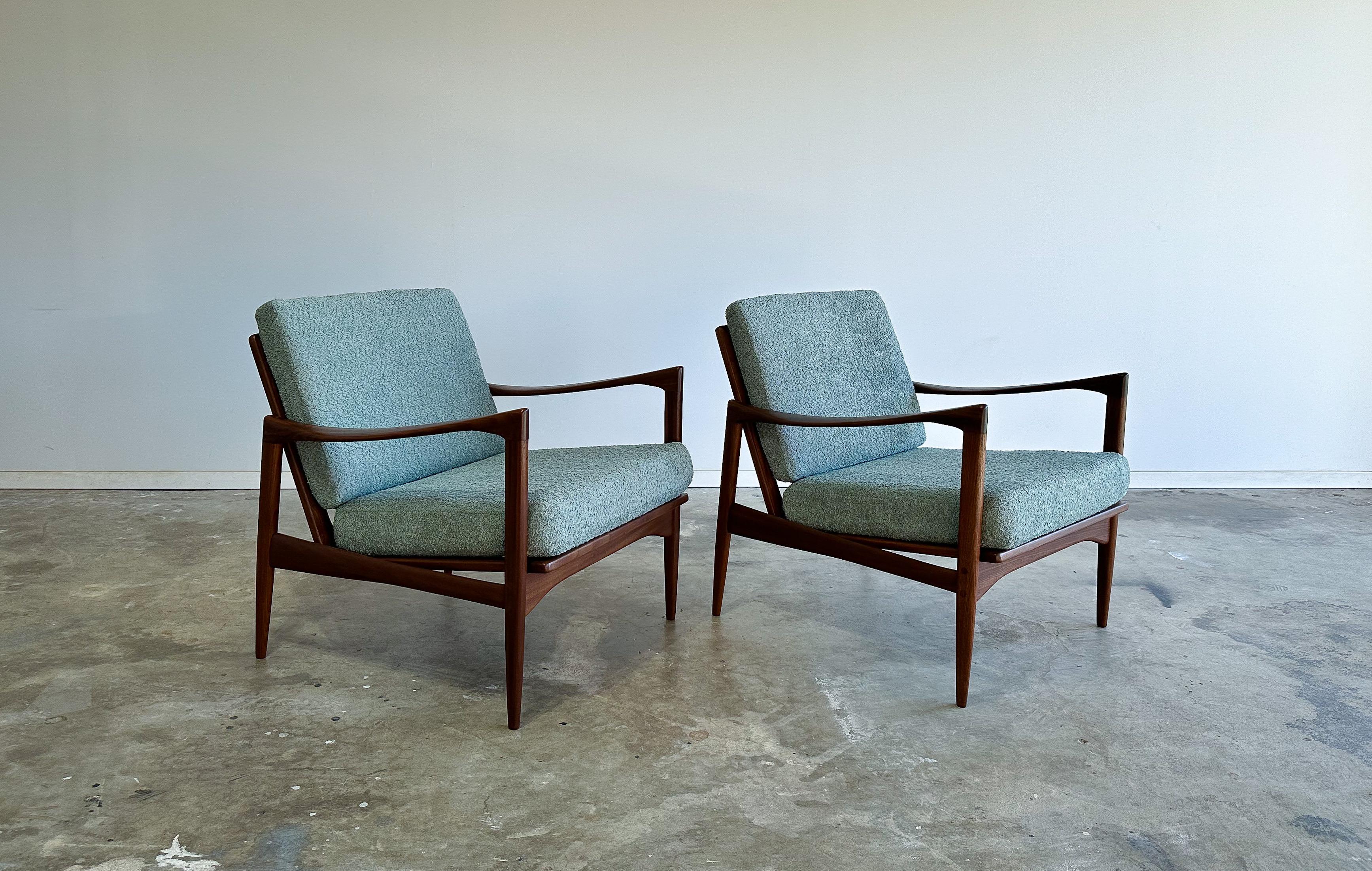 Mid-20th Century Pair of Ib Kofod-Larsen Candidate Lounge Chairs, Denmark, 1960s