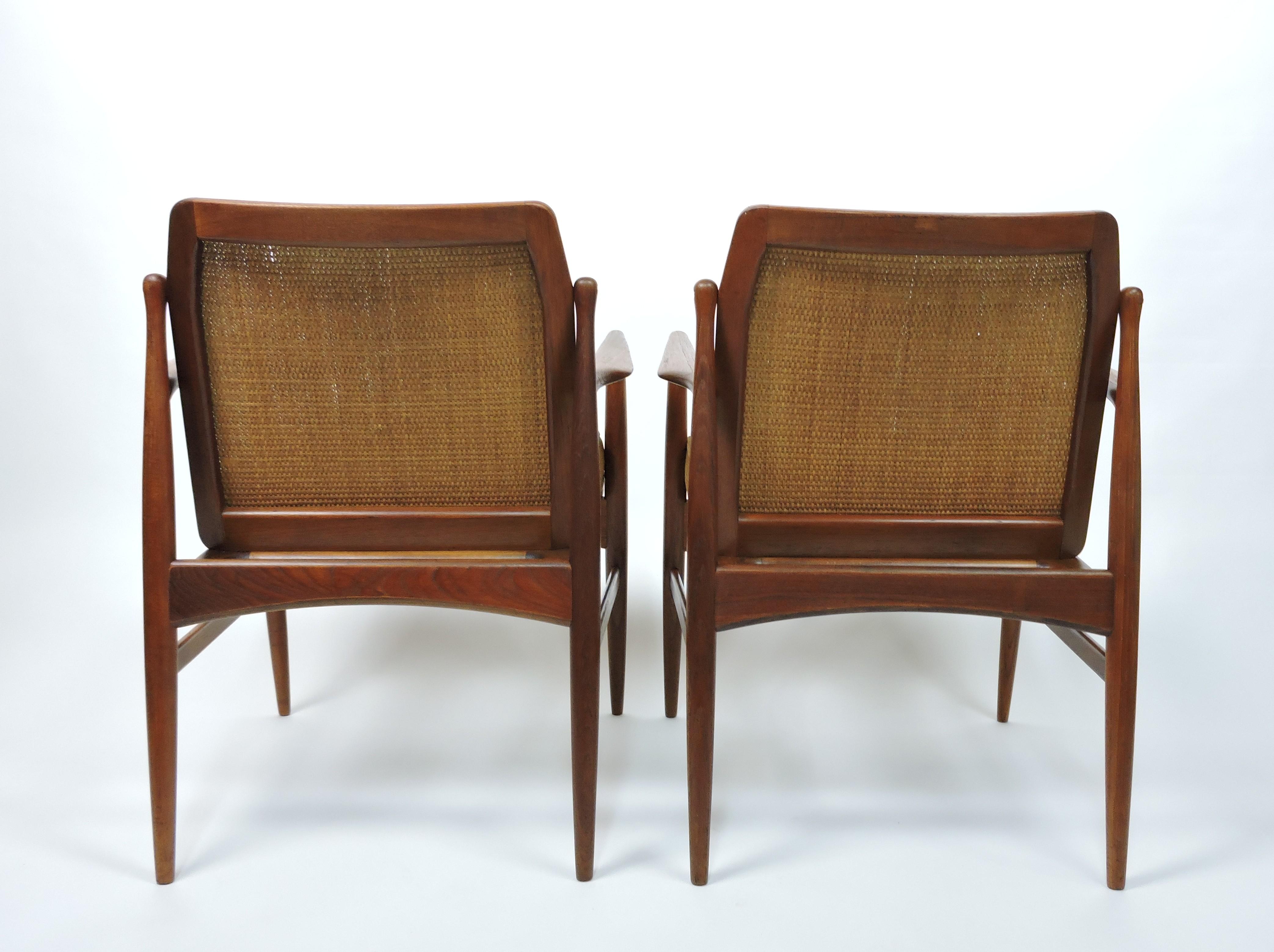 Scandinavo moderno Coppia di sedie moderne in teak Ib Kofod-Larsen per Selig in vendita