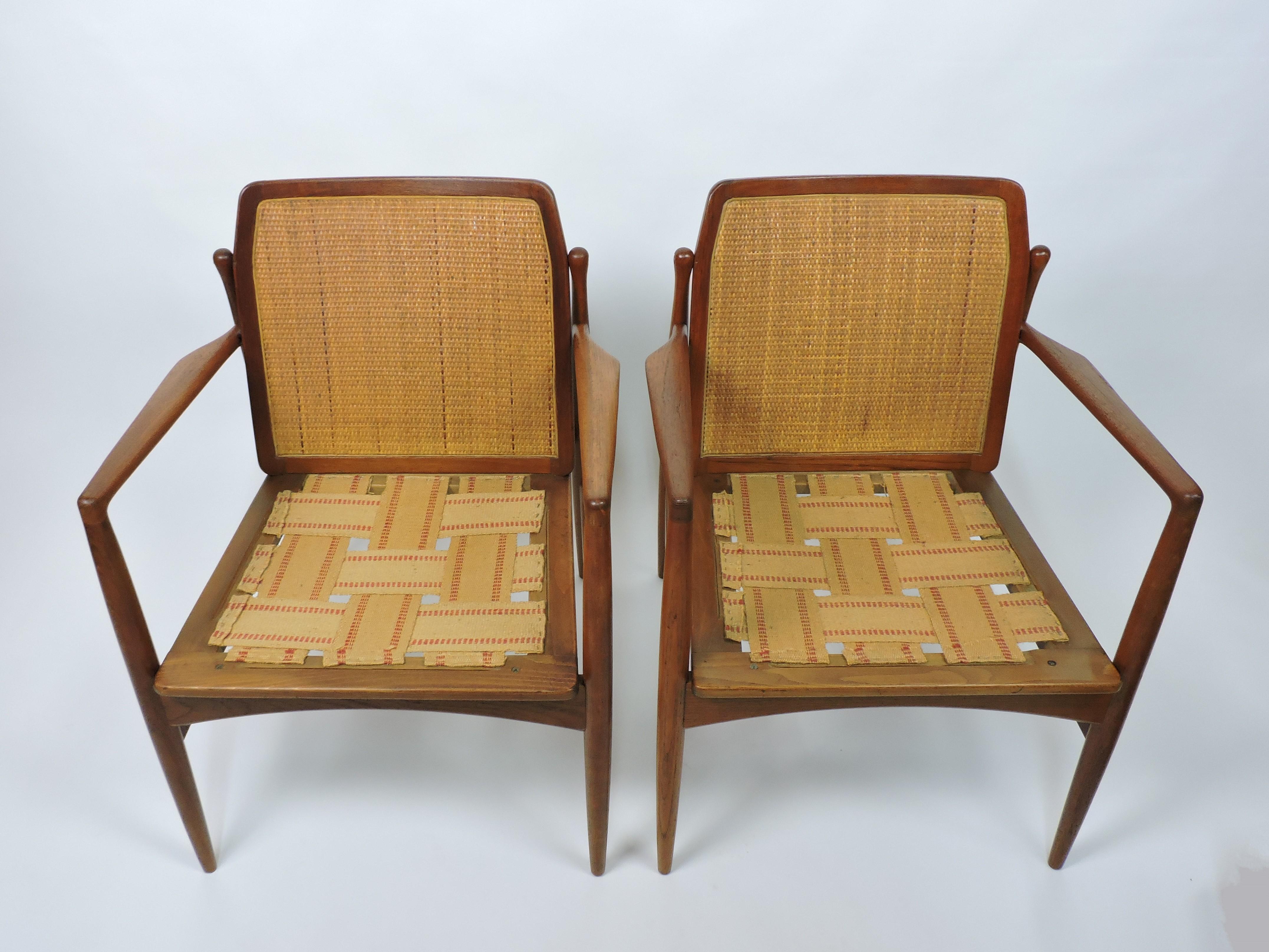 Metà XX secolo Coppia di sedie moderne in teak Ib Kofod-Larsen per Selig in vendita