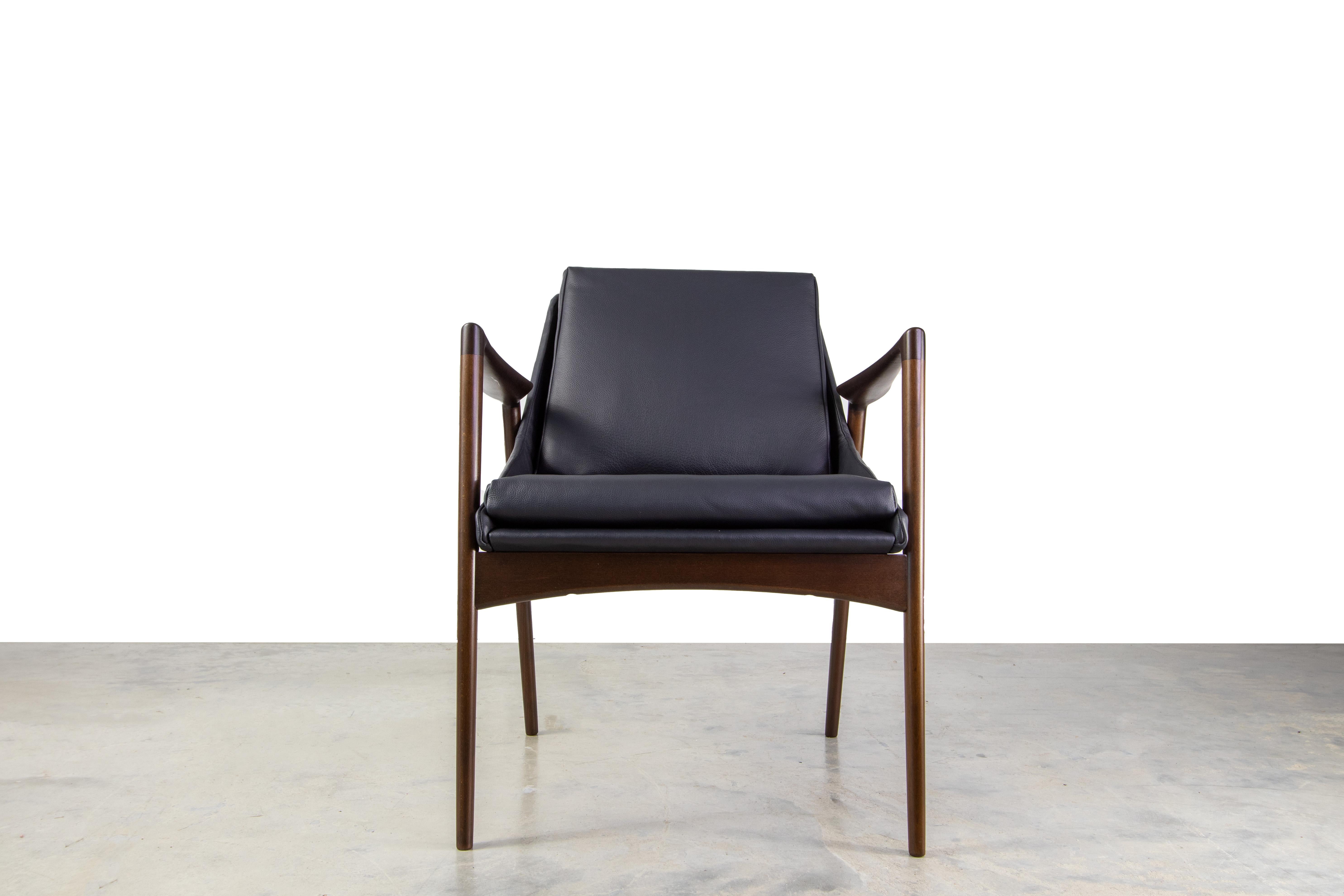 Mid-20th Century Pair of Ib Kofod Larsen for Selig Lounge Chairs in Black Leather and Beech